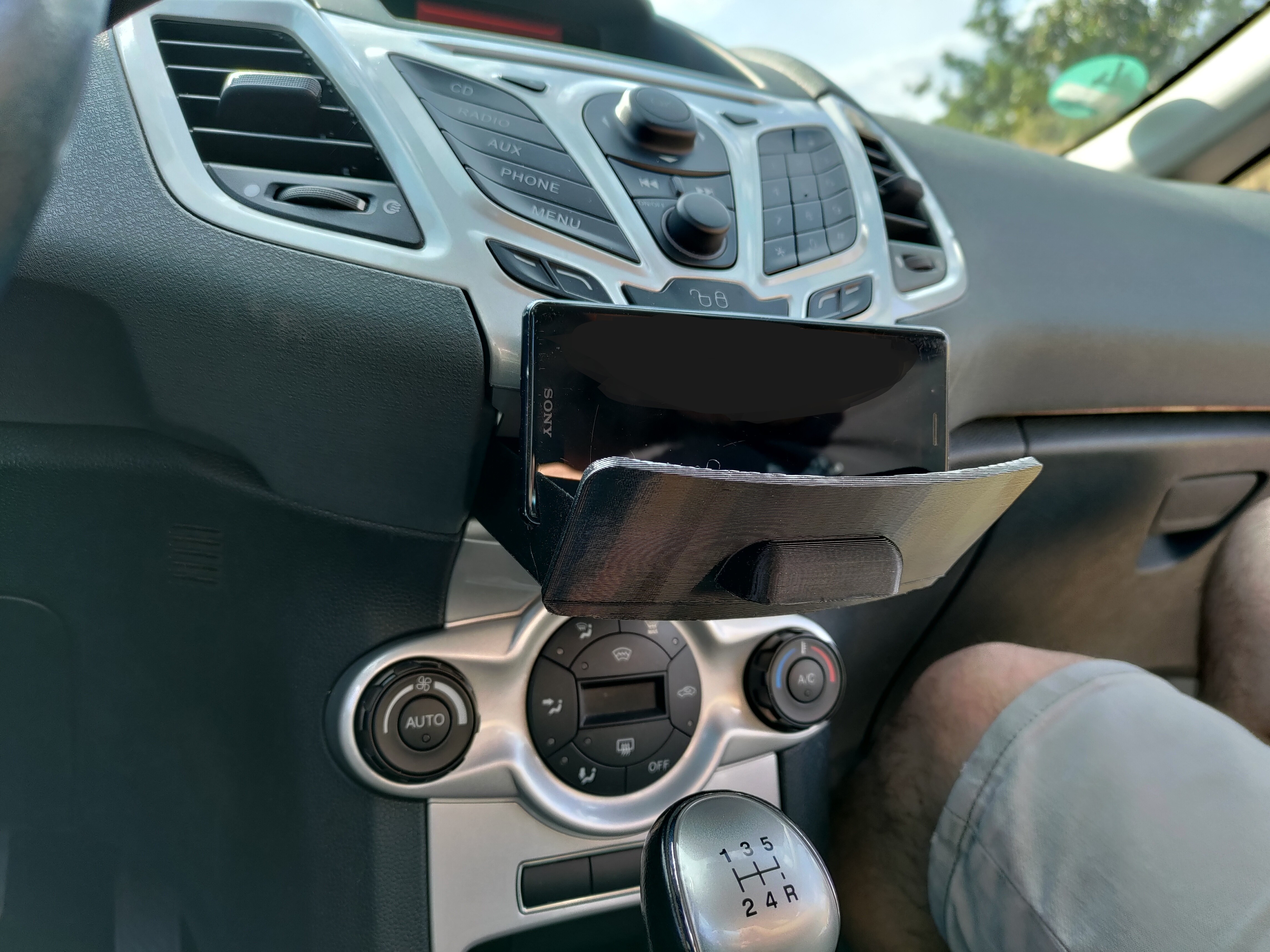 Ford Fiesta Centre Drawer with phone holder - mirrored - photo 2