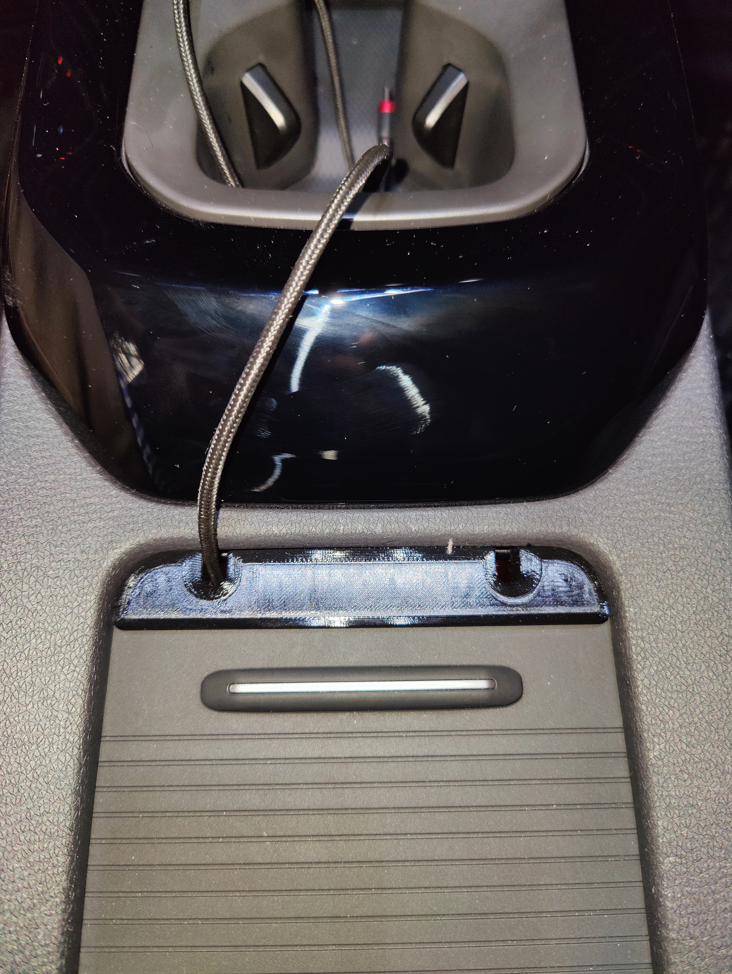 VW ID.4 USB Cable Management