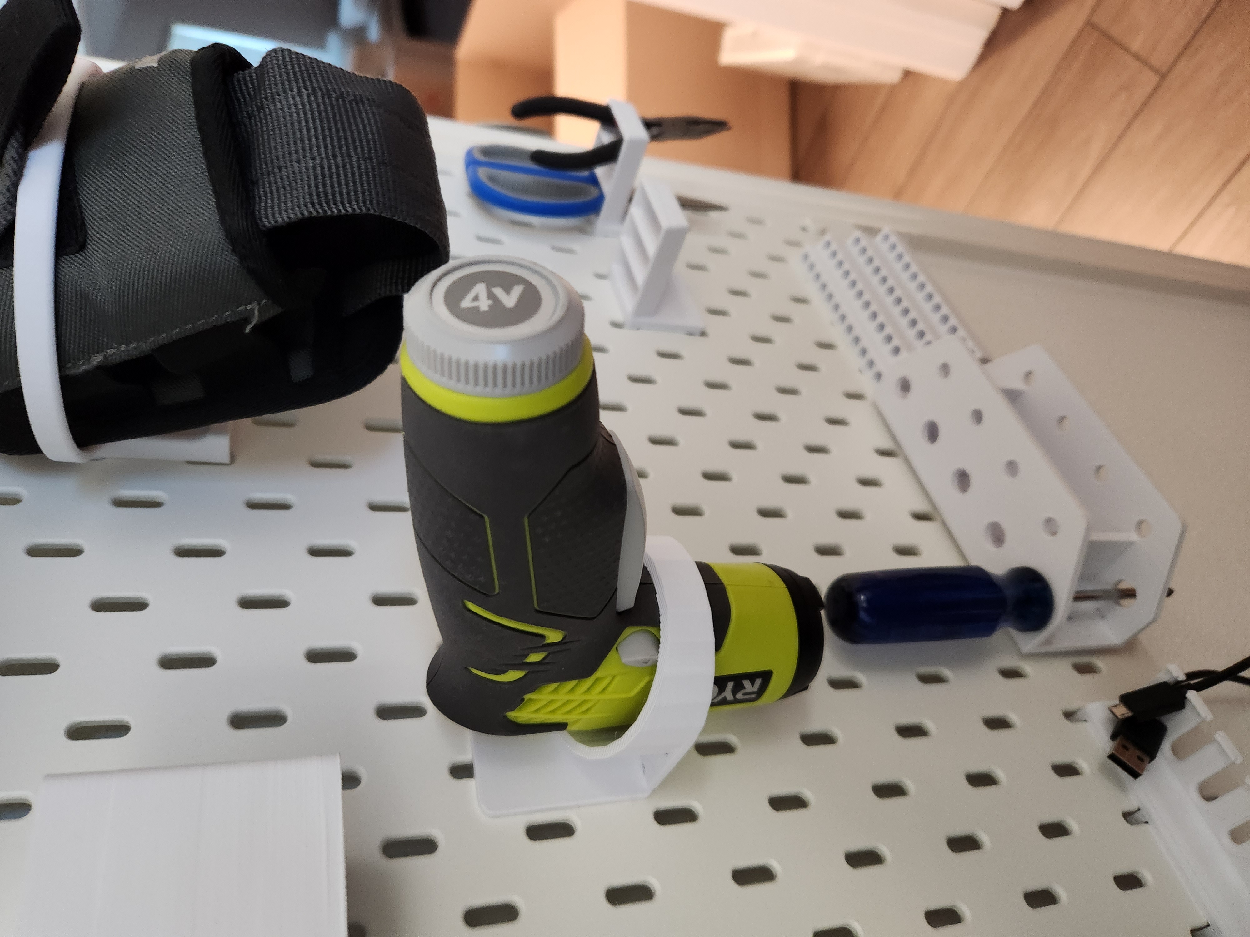Ryobi Lithium Screwdriver 4v HP54L Skadis Mount