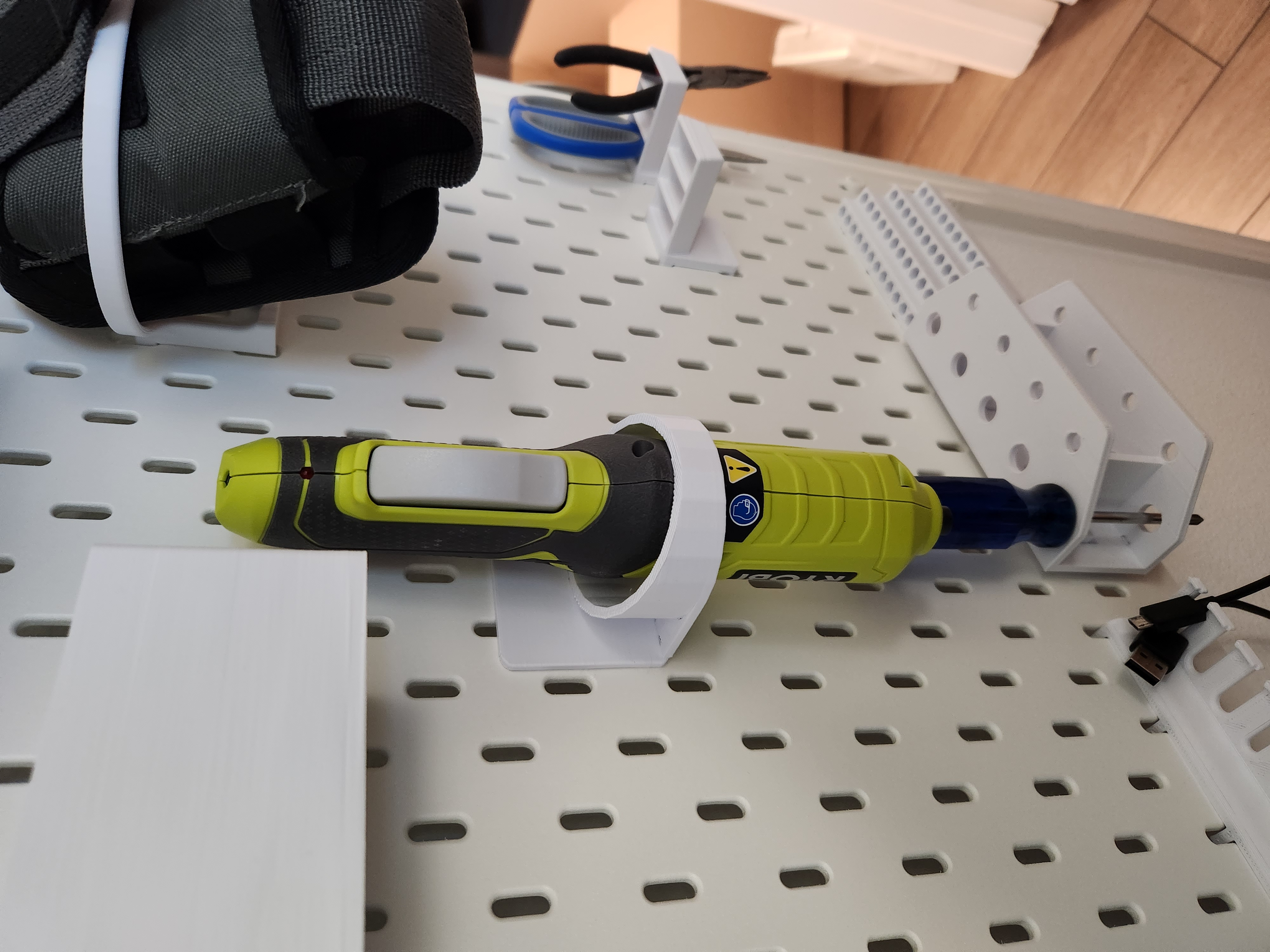 Ryobi Lithium Screwdriver 4v HP54L Skadis Mount - photo 4