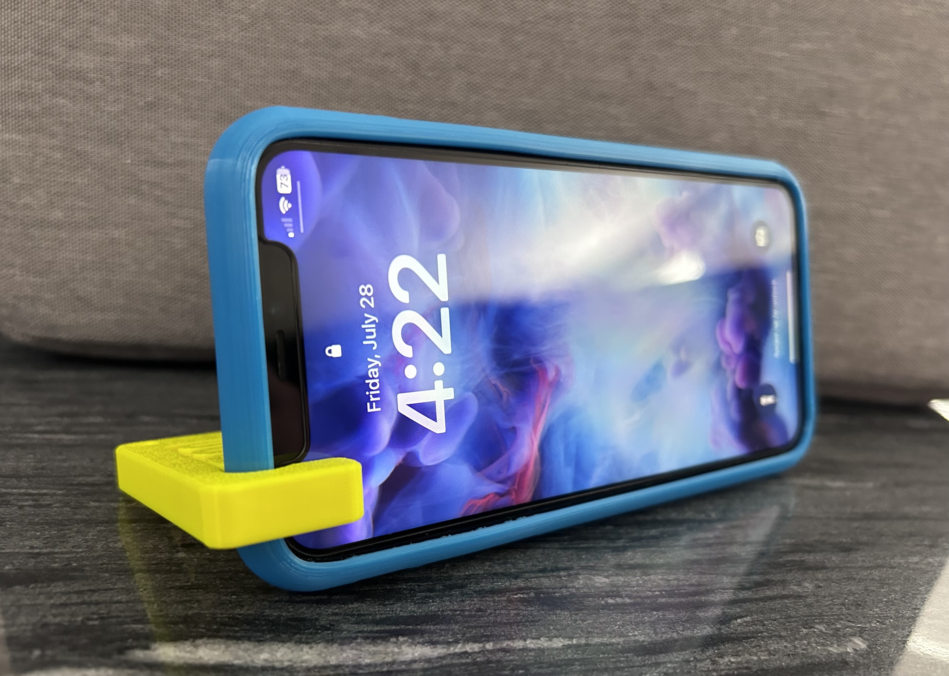 Clip on phone stand keychain adjustable - photo 2