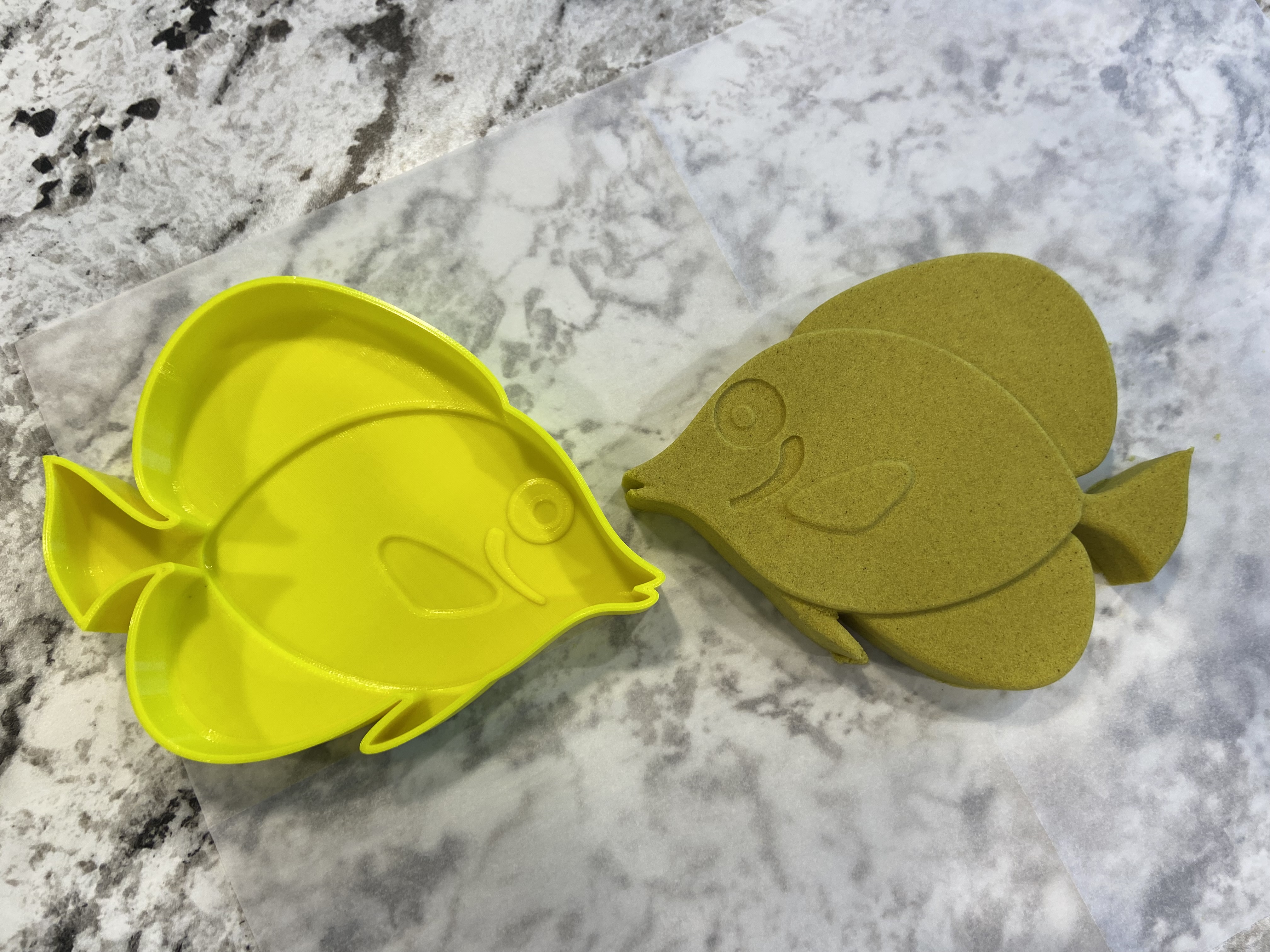 Yellow Tang Fish Sand Mold Beach Toy - photo 3