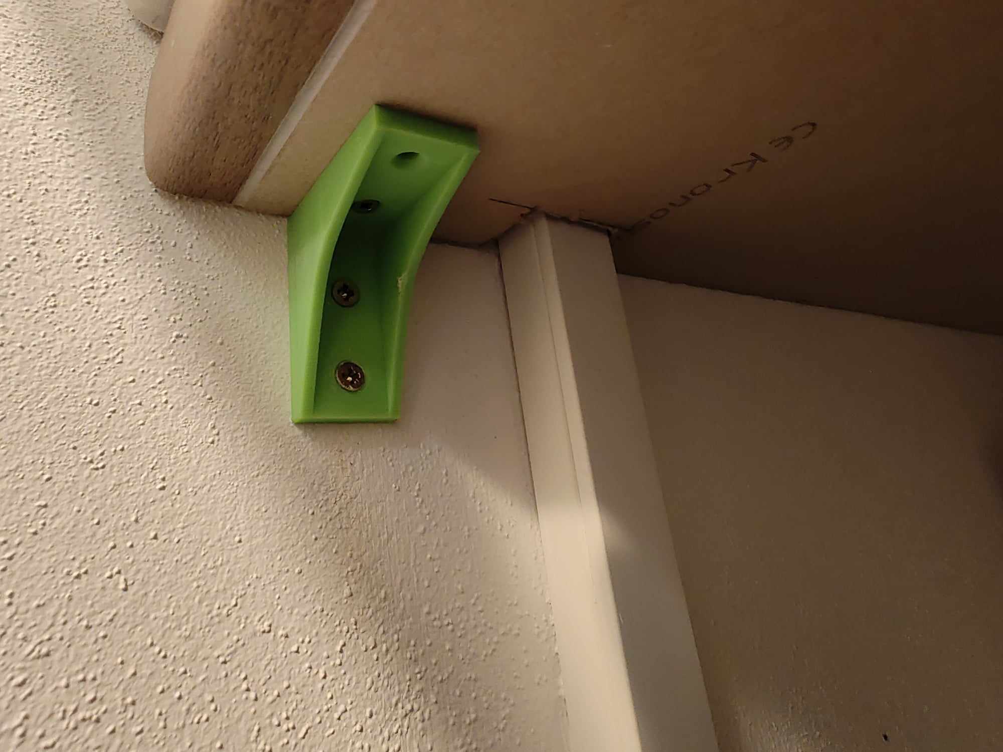 Corner bracket