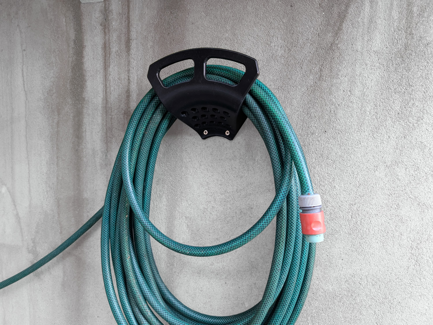 Strong garden hose holder - photo 2
