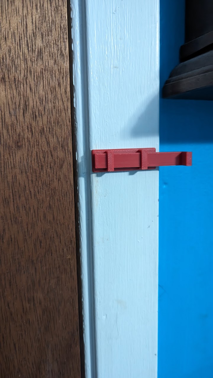 Simple door propping slide