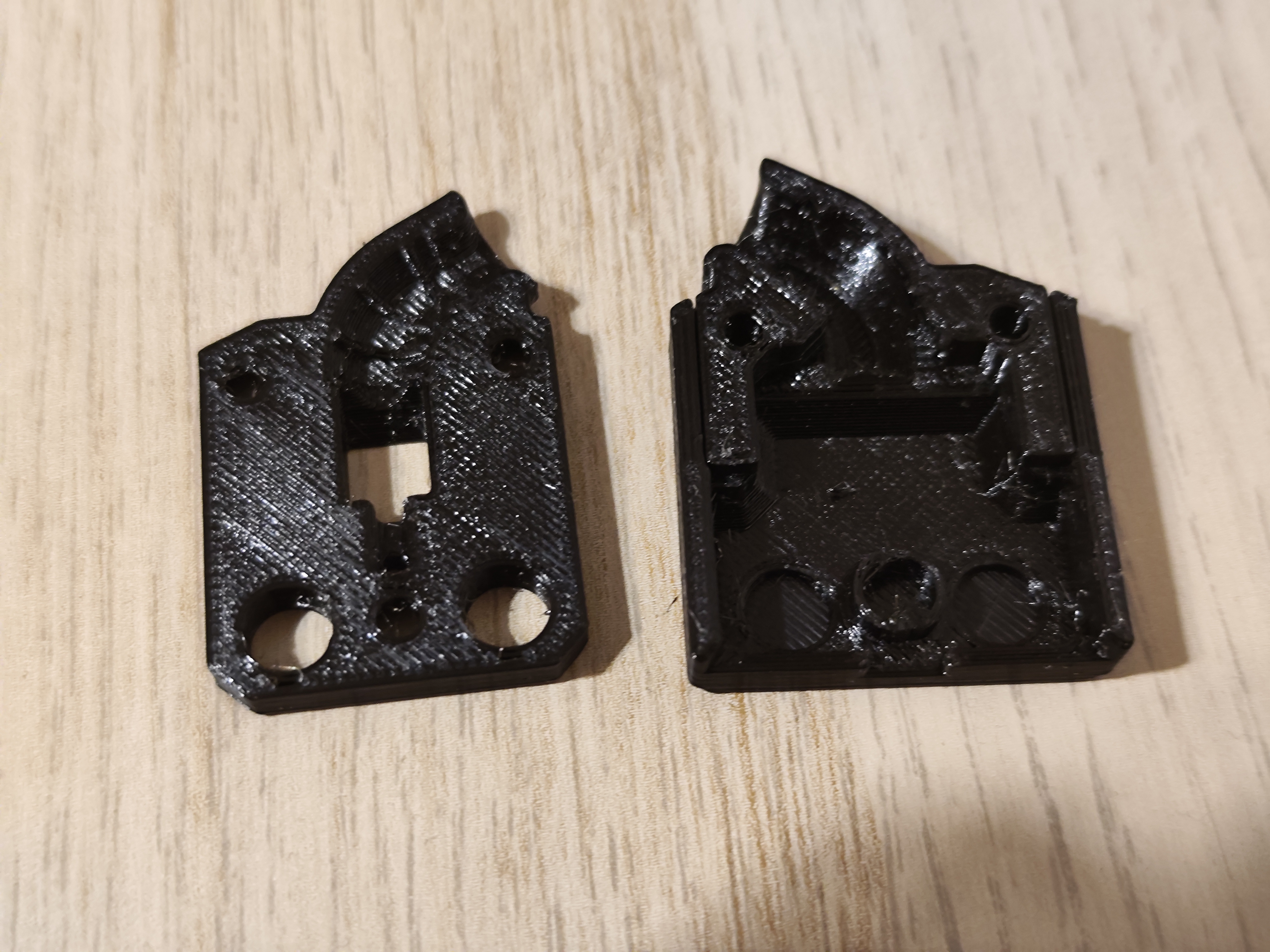 MK4 Heat Bed Cable Strain Relief - Short 60° - splited - photo 2