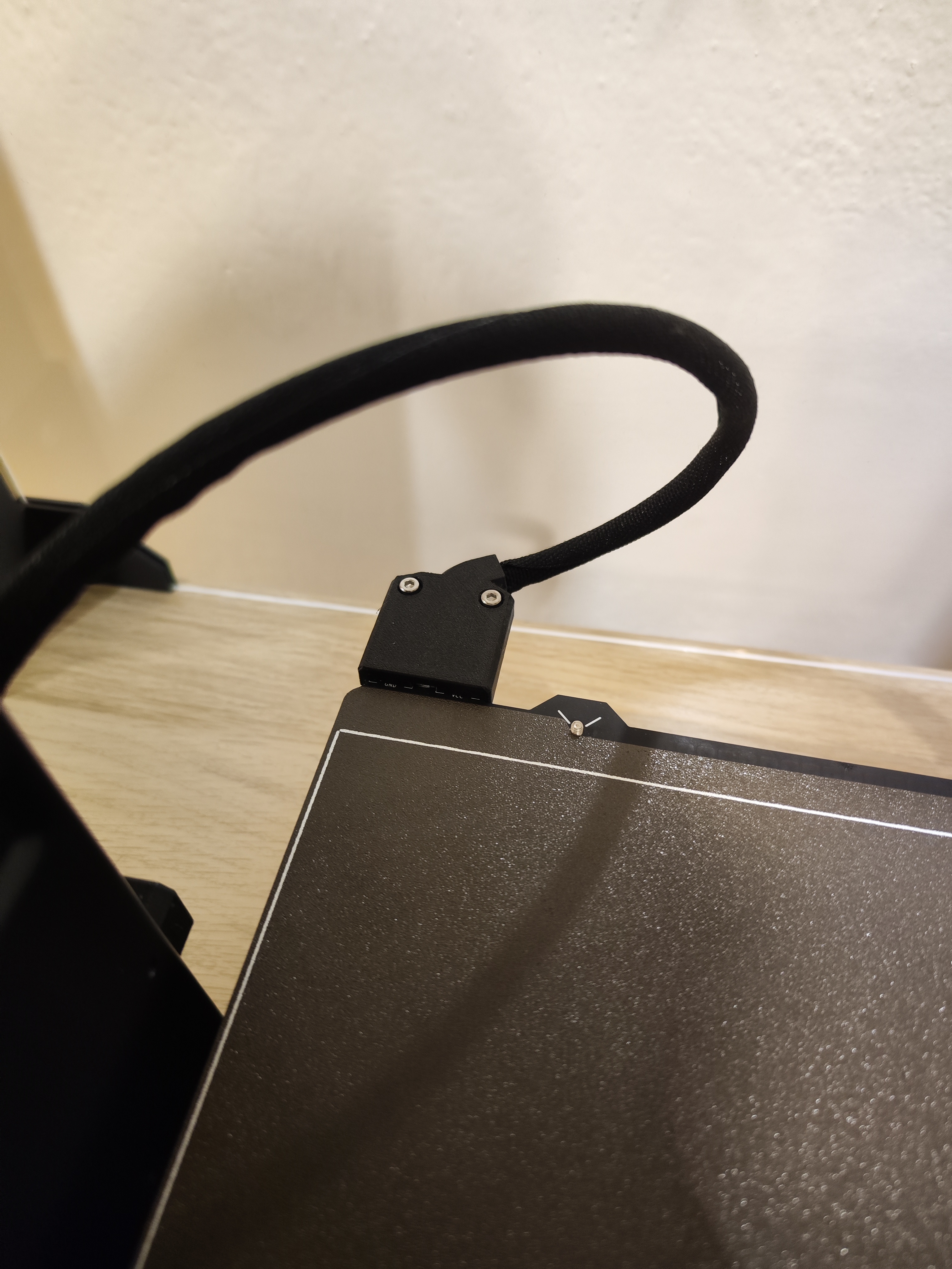 MK4 Heat Bed Cable Strain Relief - Short 60° - splited - photo 3