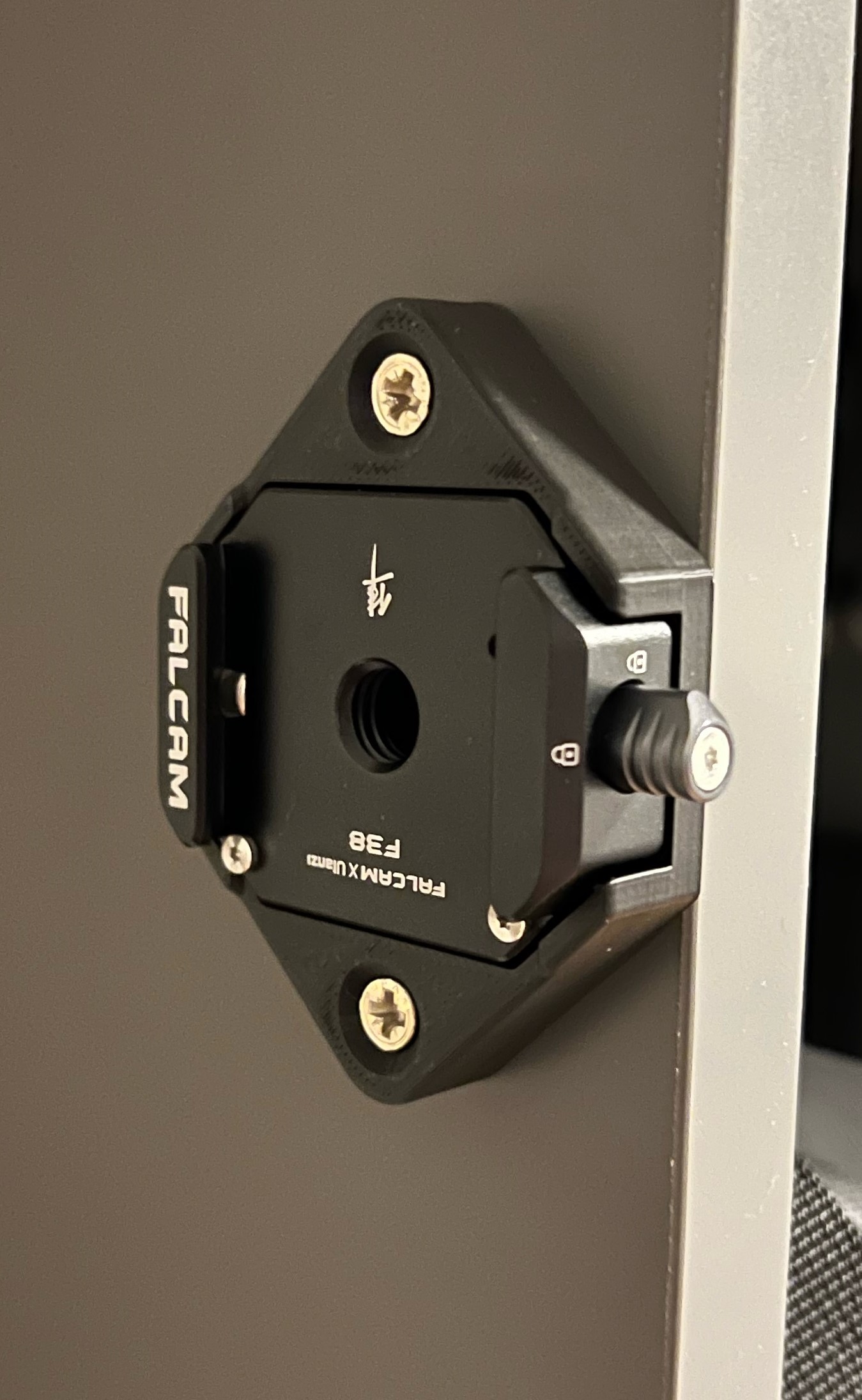 DSLR/DSLM 1/4 Thread - Camera Wall Mount Adapter Falcam F38 - photo 3