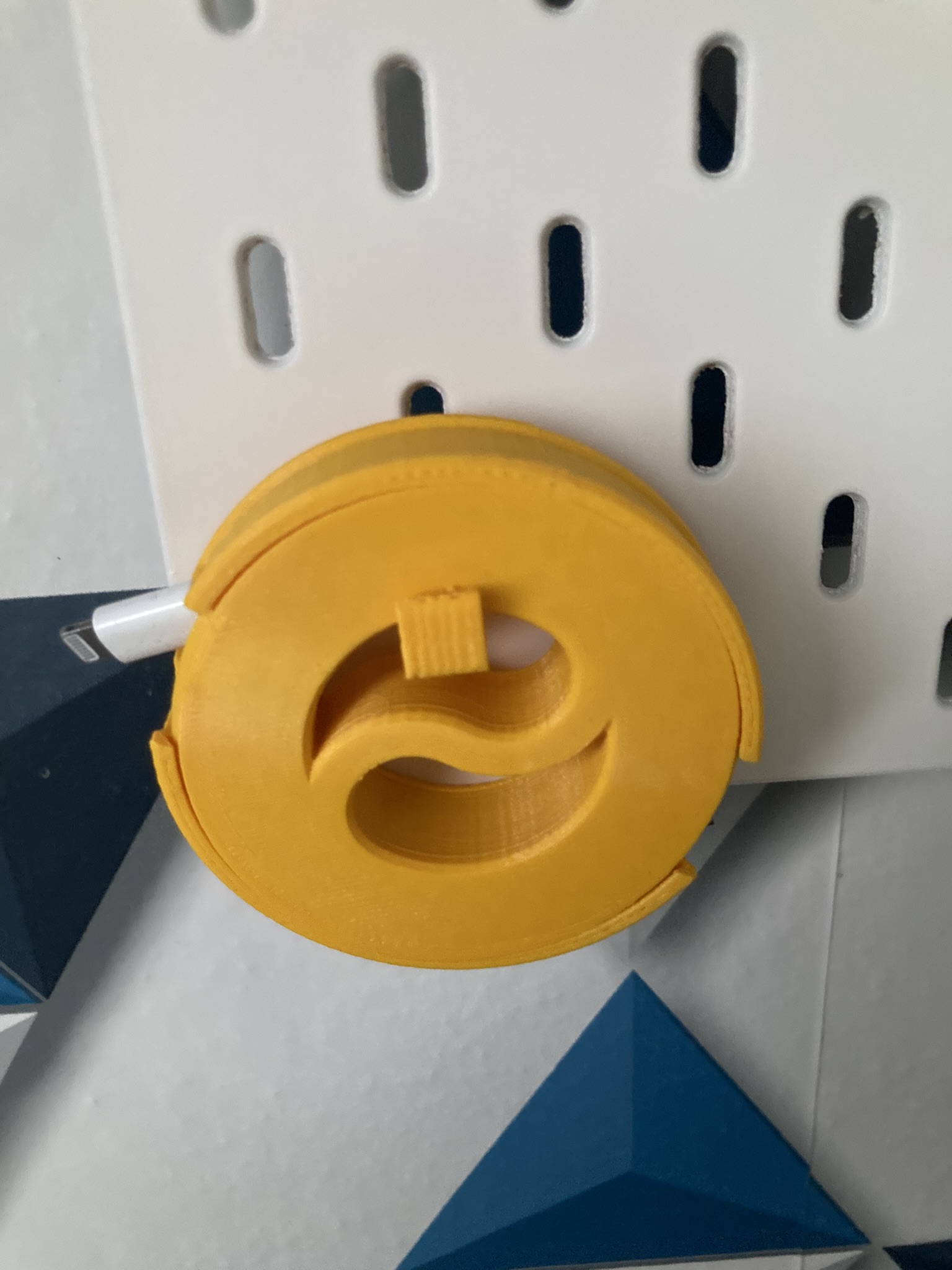 Skadis cable spool holder