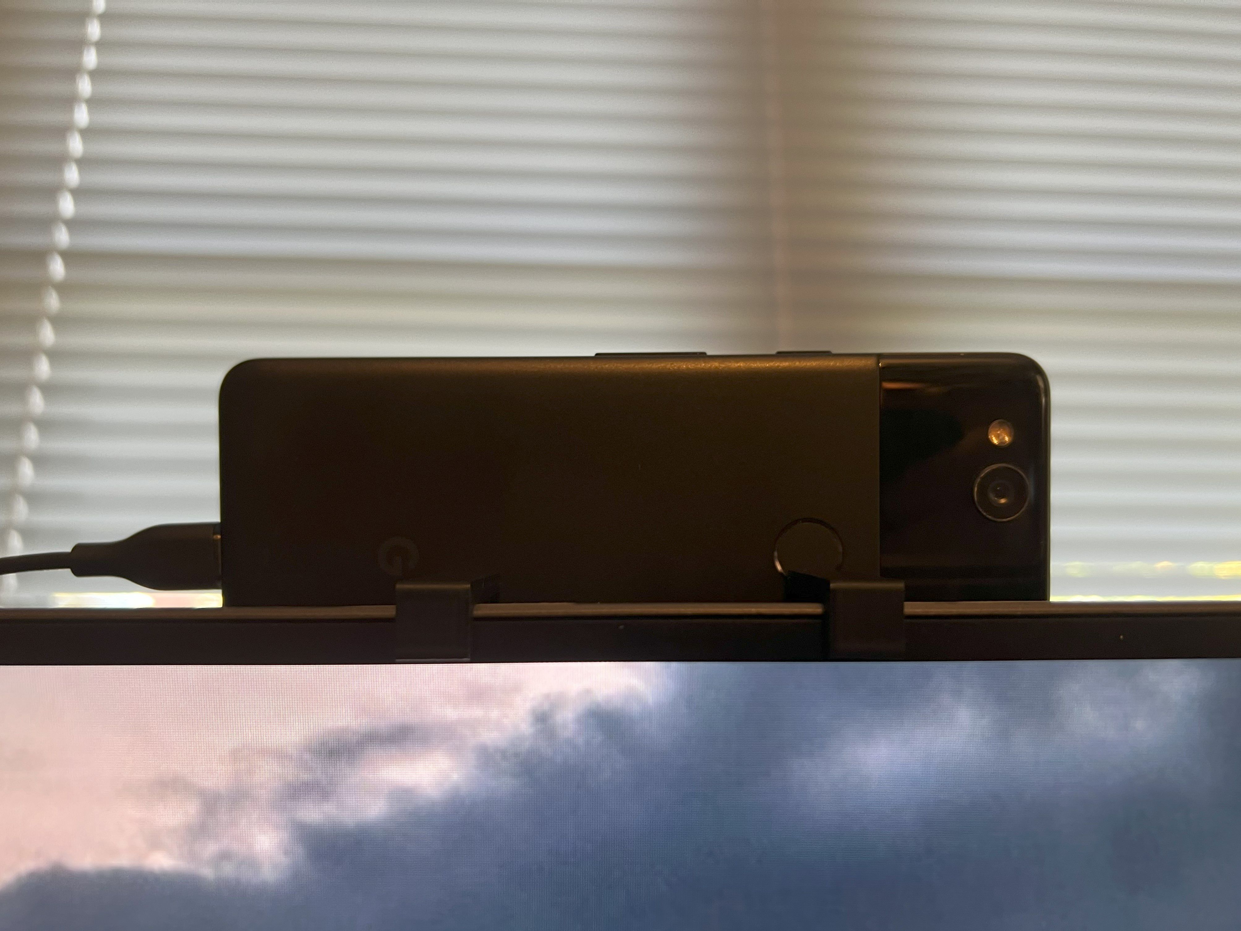 Dell UltraSharp Monitor Mobile Phone Mount - photo 2