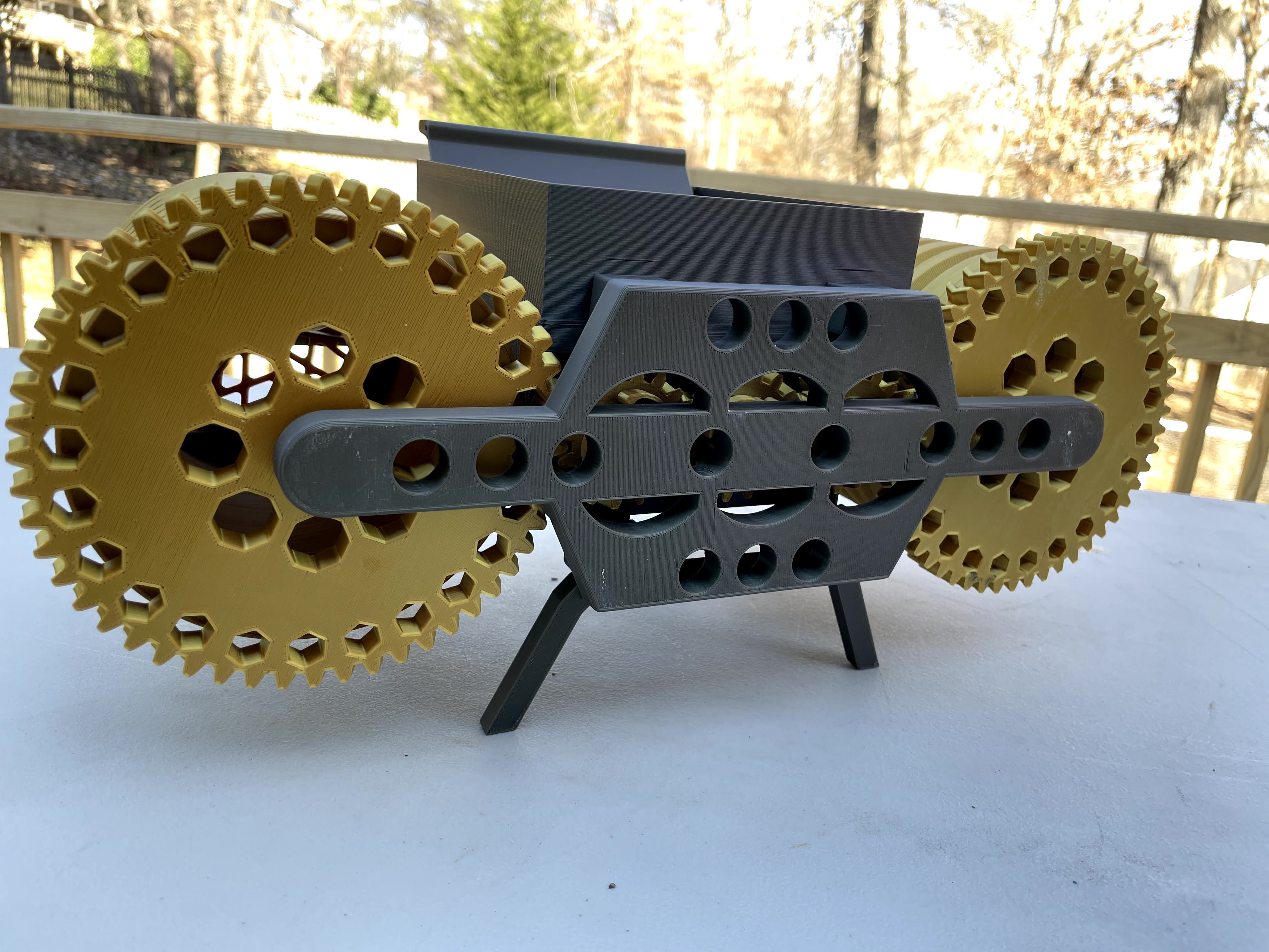 In-Cam-Sieve-able: The screw, nut, and bolt sorter - photo 4
