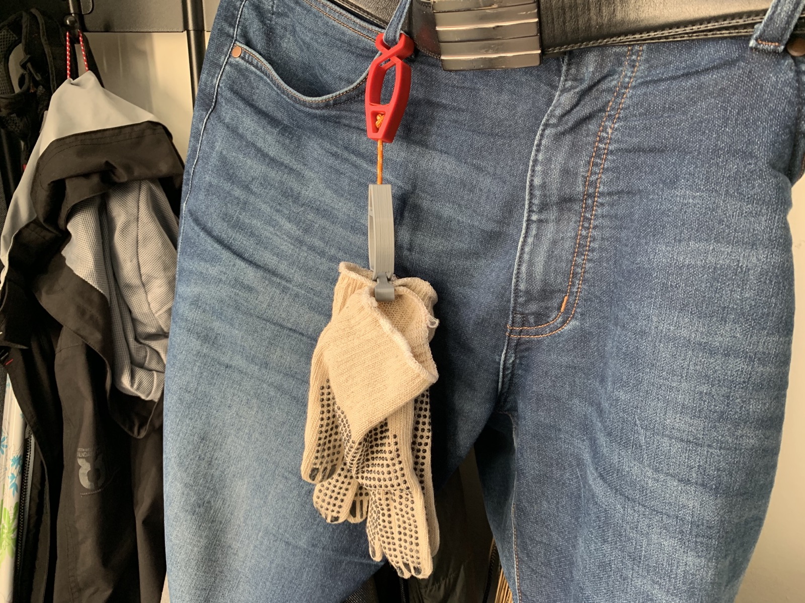 Glove clip