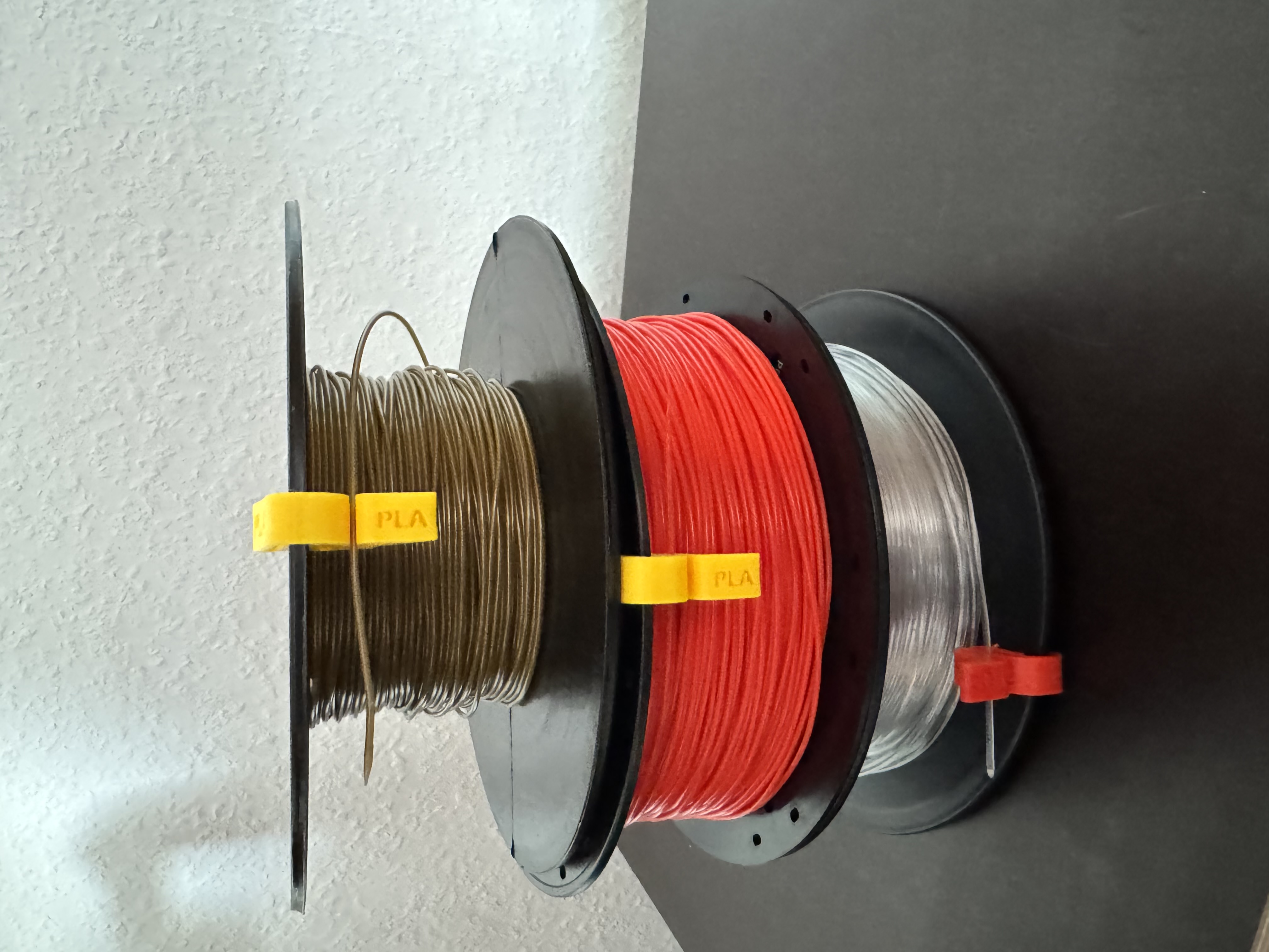 Yet another filament spool clip with filament type identifyer sign - Ein weiterer Filamentclip mit Filamenttyp - Easy to print - photo 2