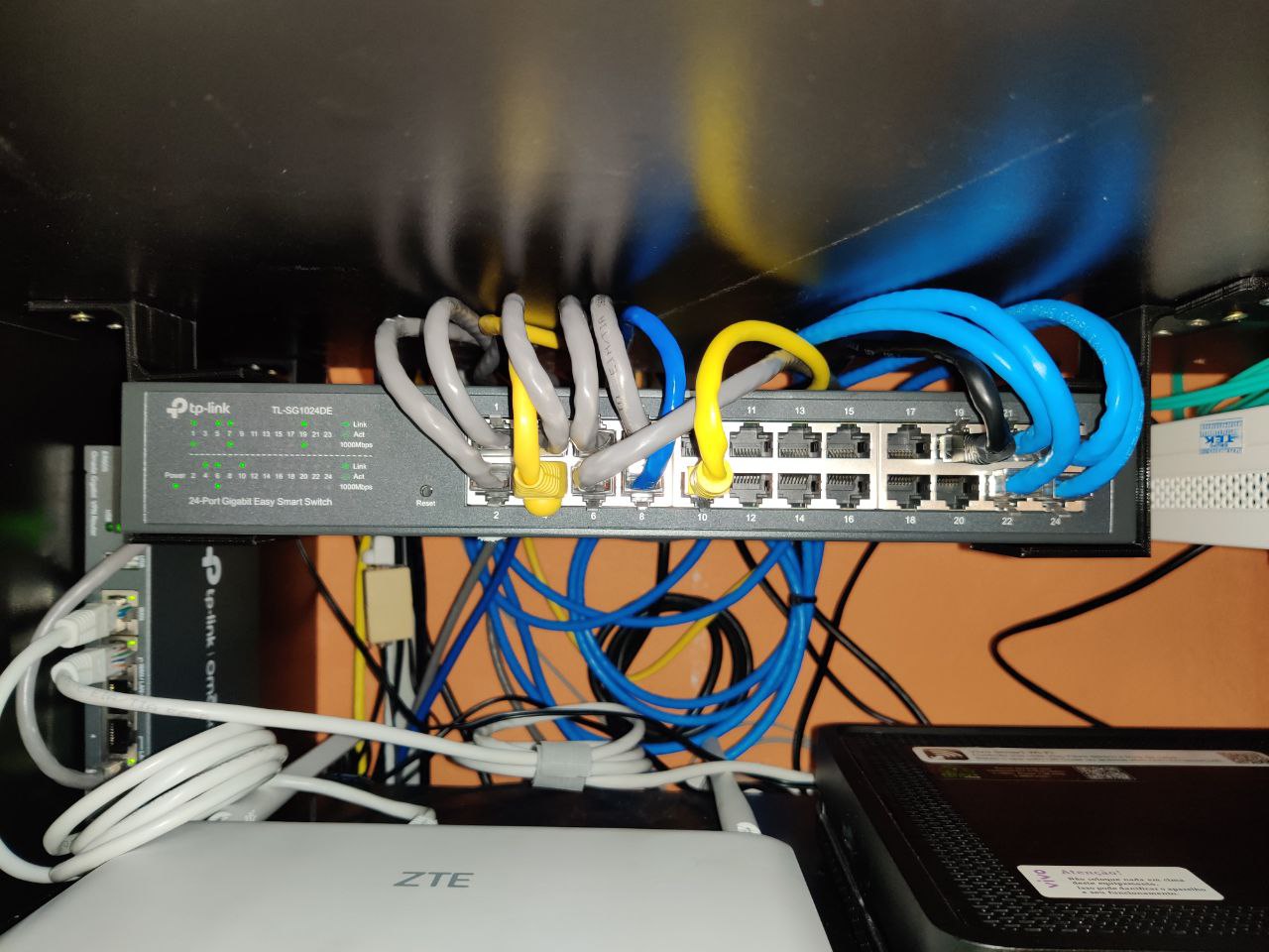 Switch TP-Link SG1024DE mount - photo 3