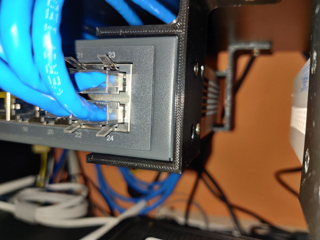 Switch TP-Link SG1024DE mount - photo 2
