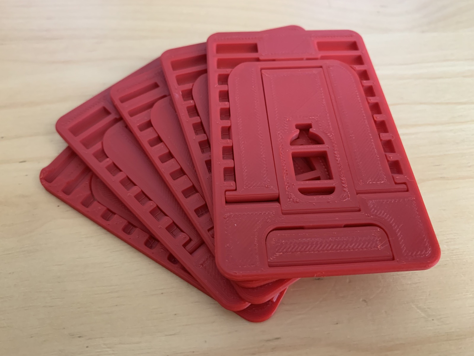 Credit card sized foldable mobile stand - photo 2