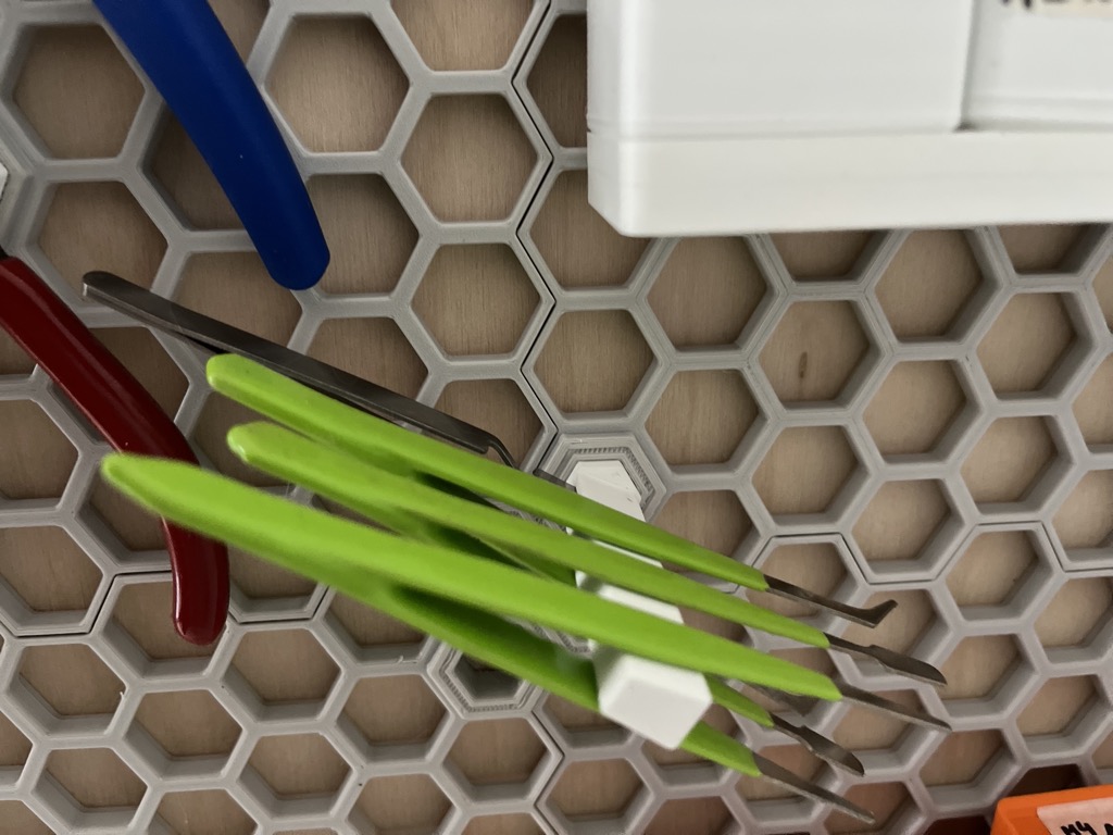 Honeycomb storage wall (HCW) tweezers holder - photo 3
