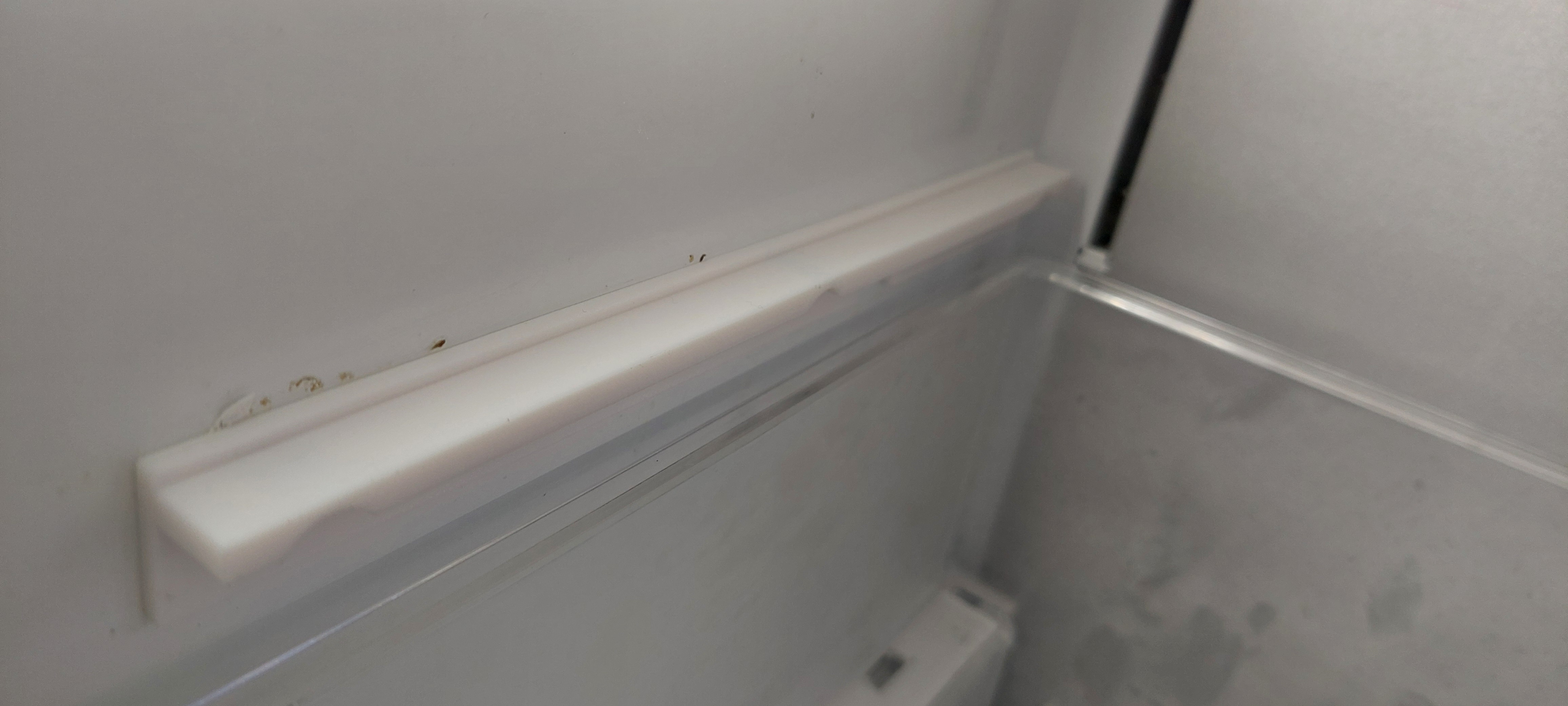 Miele K 2902 Vi Fridge part 11062990 or part 11062800 that holds the glass shelf - photo 2
