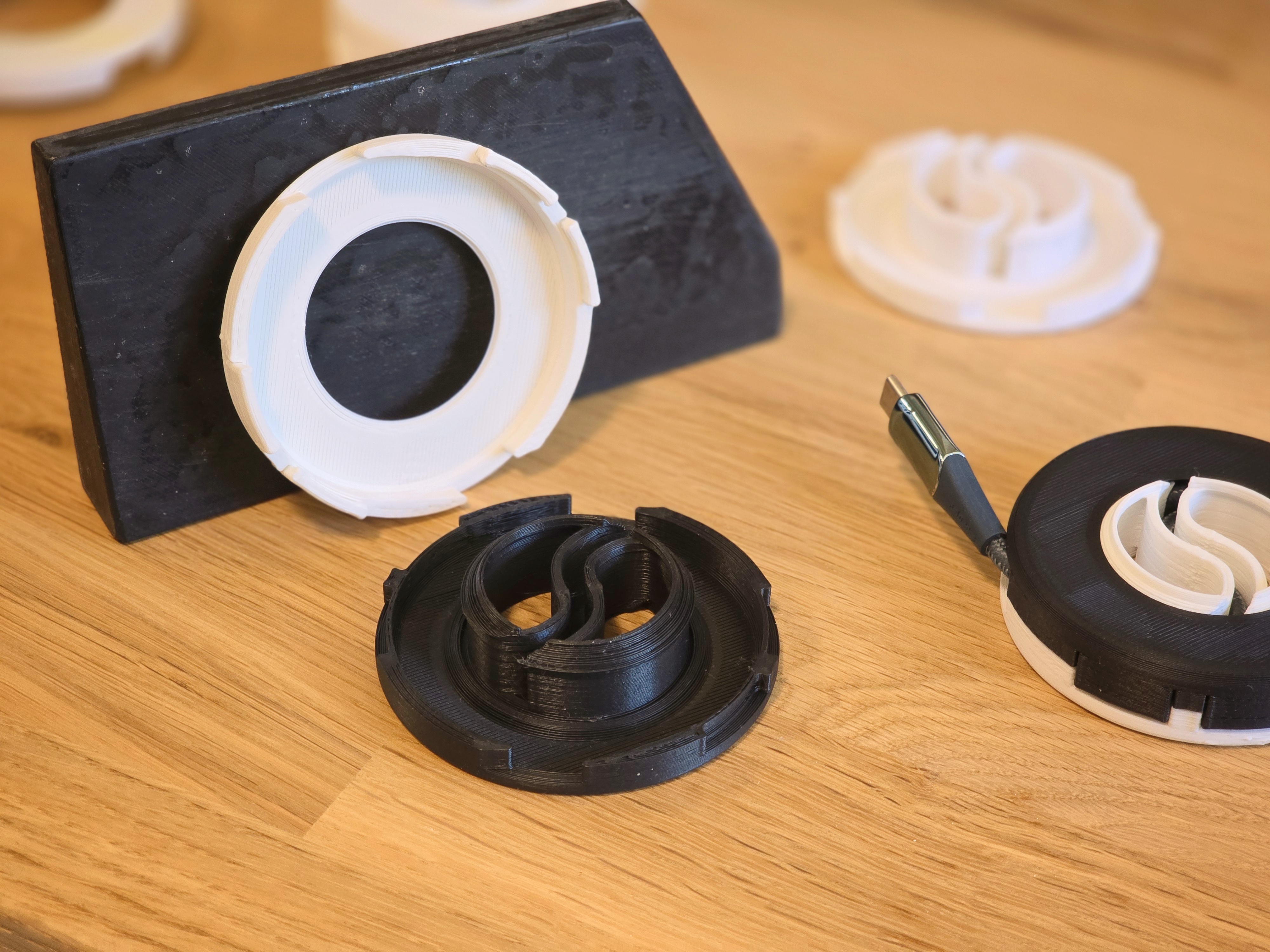 Parametric stackable cable organizer / winder (one-way or two-way winding) with FreeCAD files - photo 3