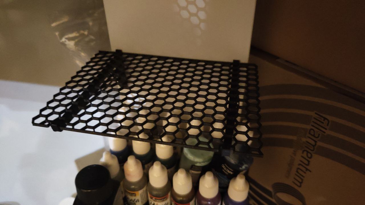 Lightweight hex shelf