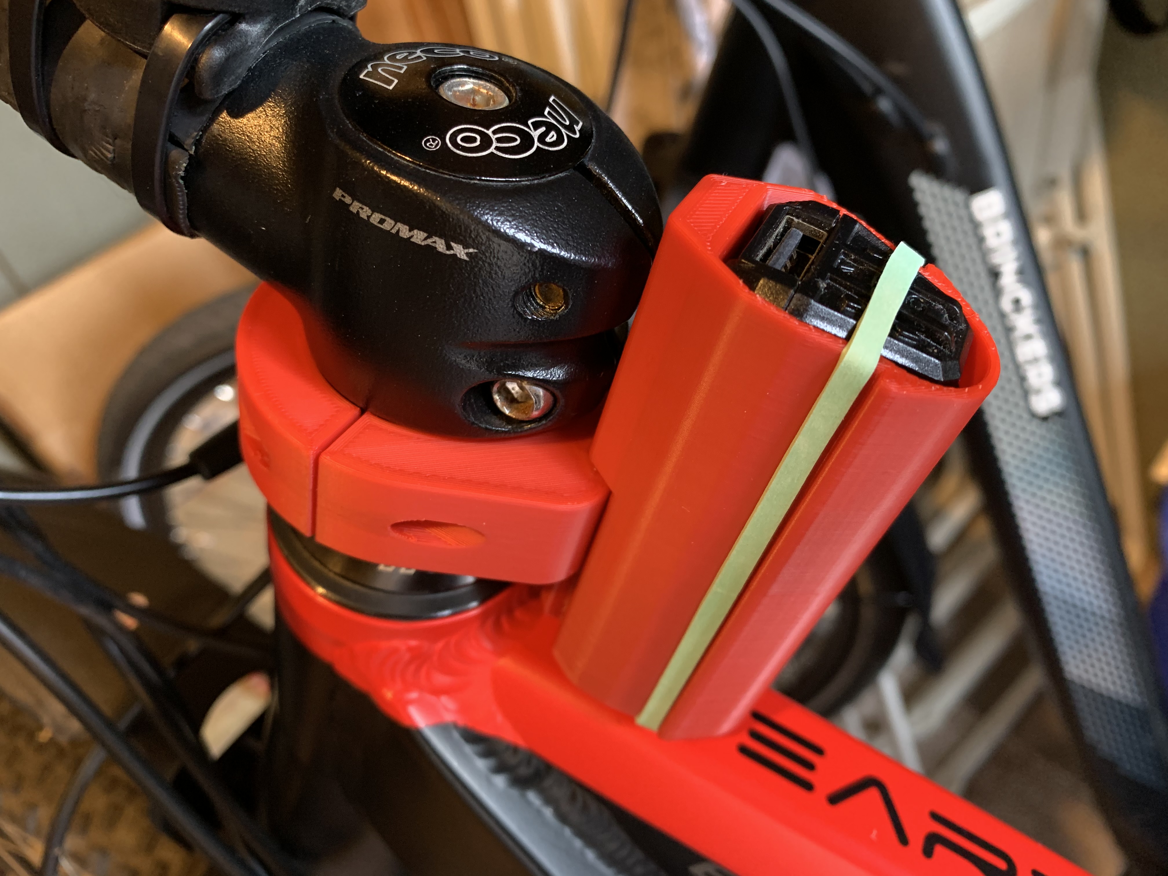 Nitecore F1 case with bike mount clamp - photo 4