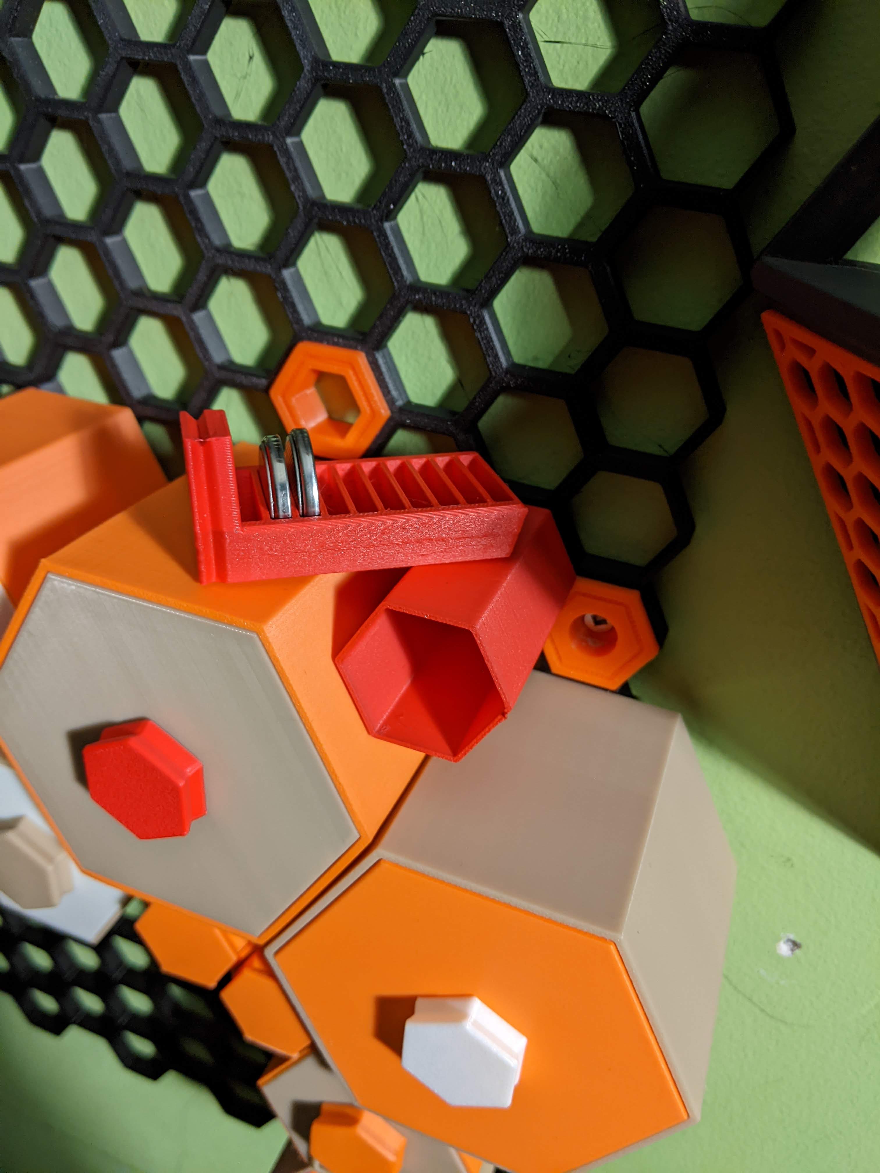 Lithium coin cell CR2032, CR2035 storage - Honeycomb wall - photo 3