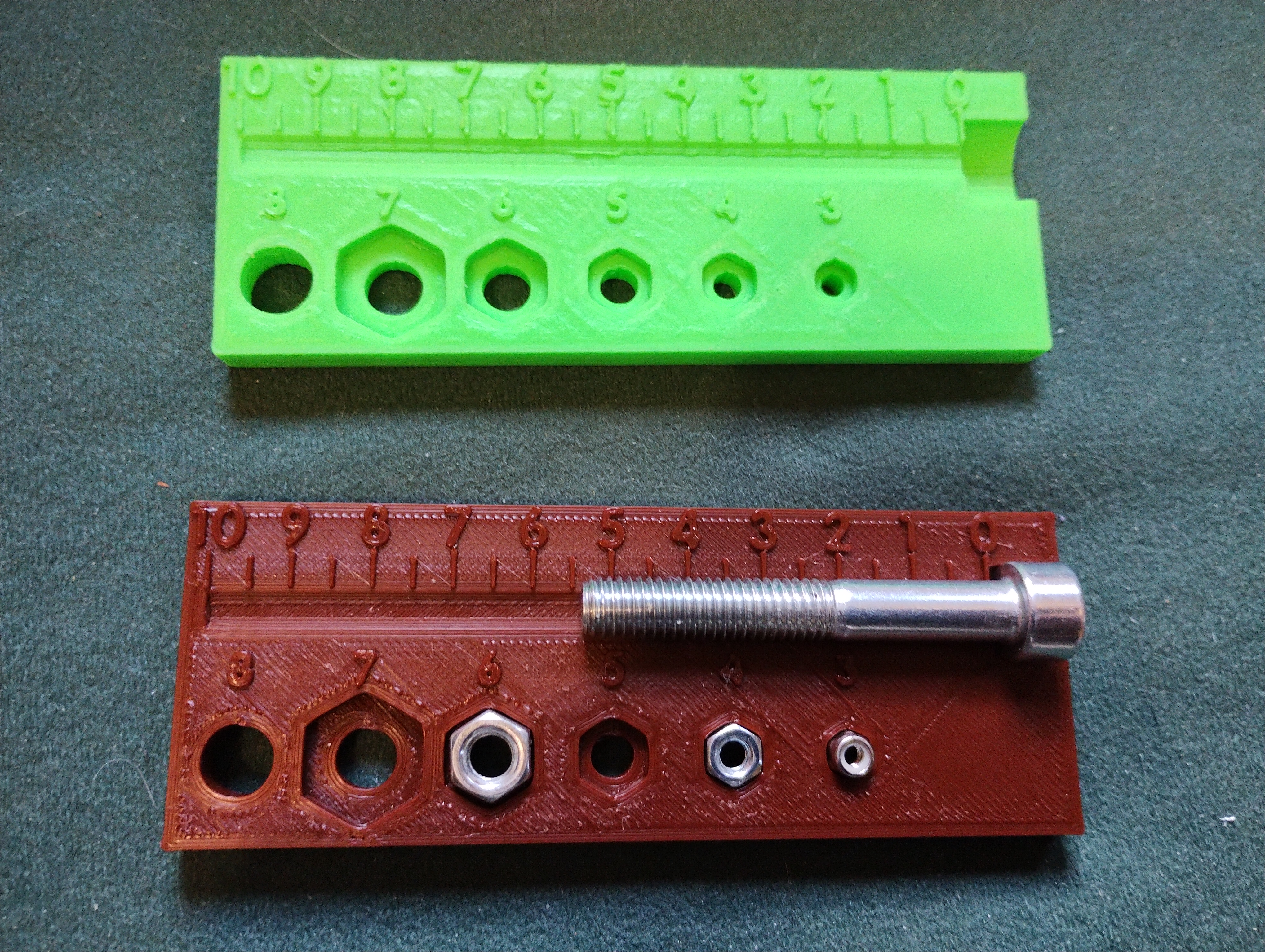 Screw/hex nut measuring tool