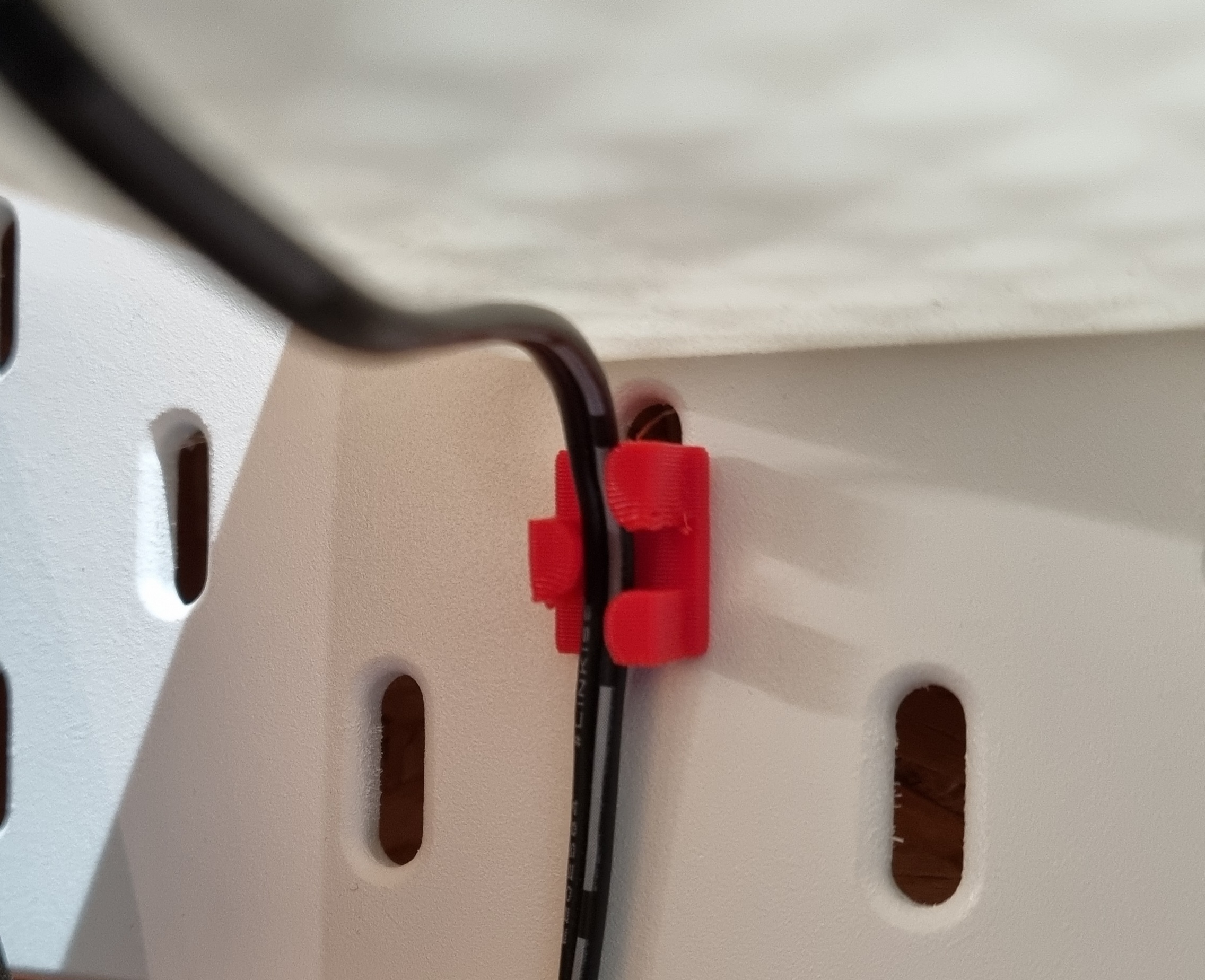 Skadis cable management clips