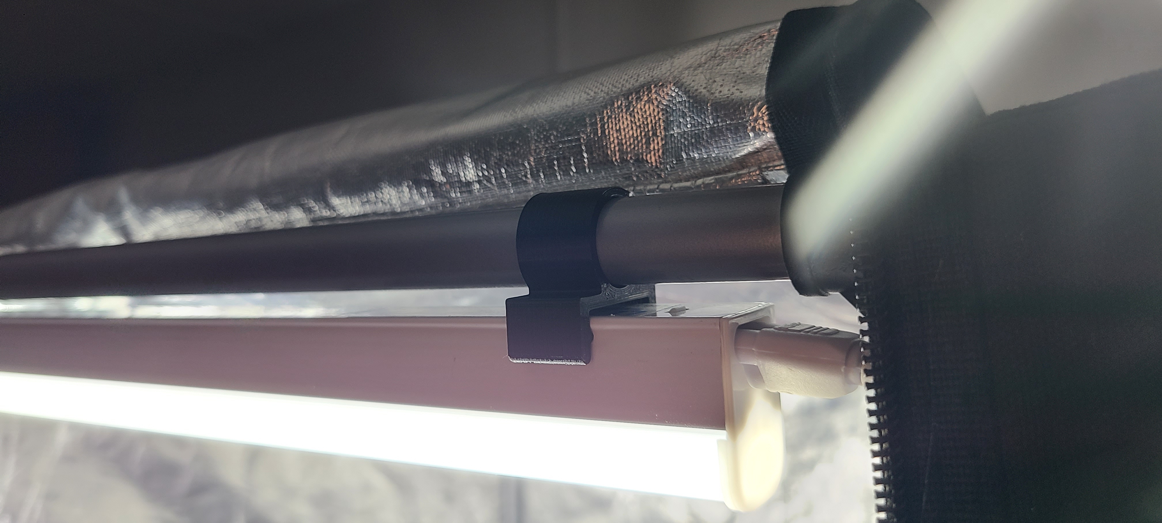 T5 fixture clip for Creality Enclosure