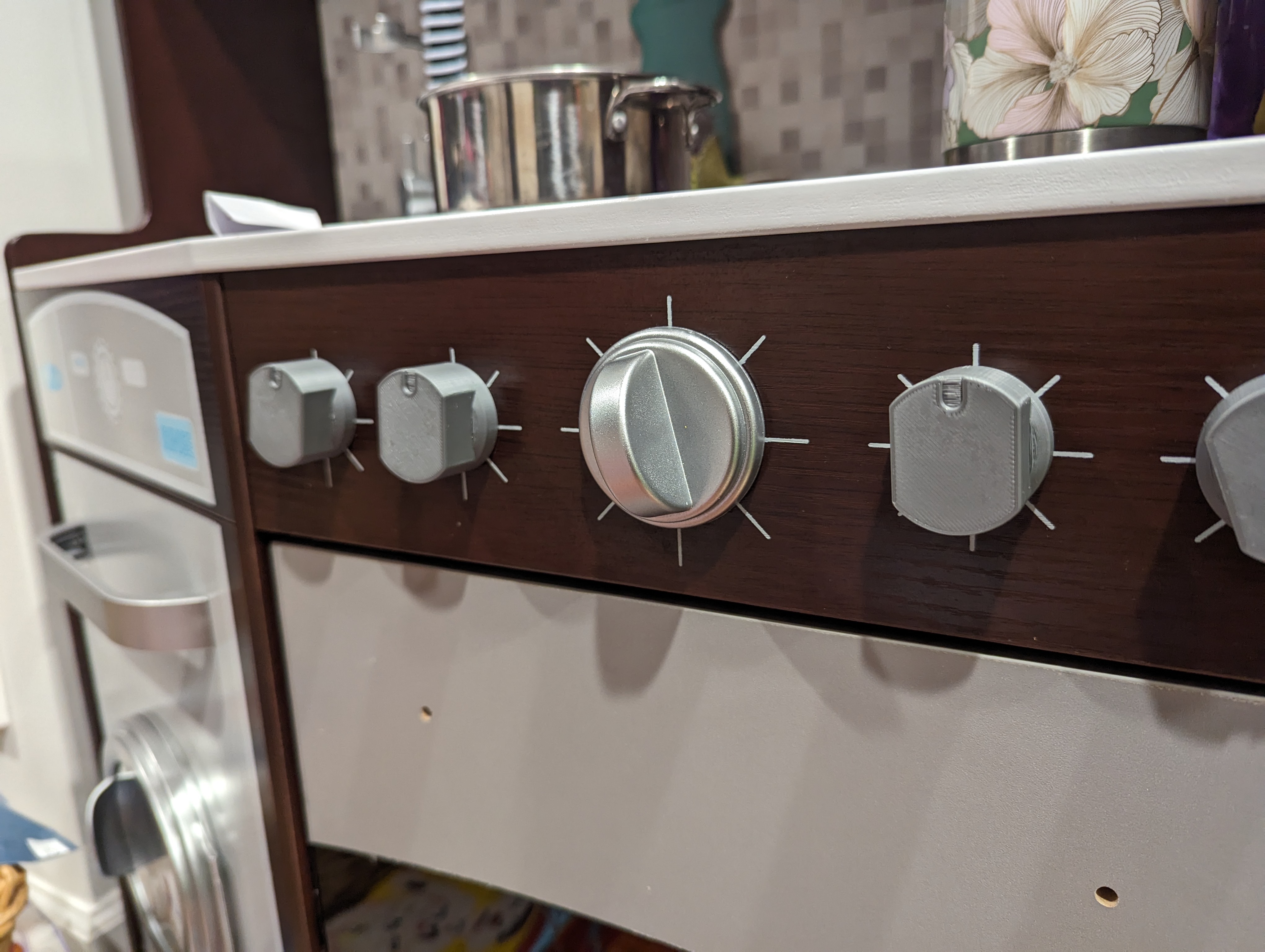 Kid's Kitchen Stove Knob Replacement - photo 2