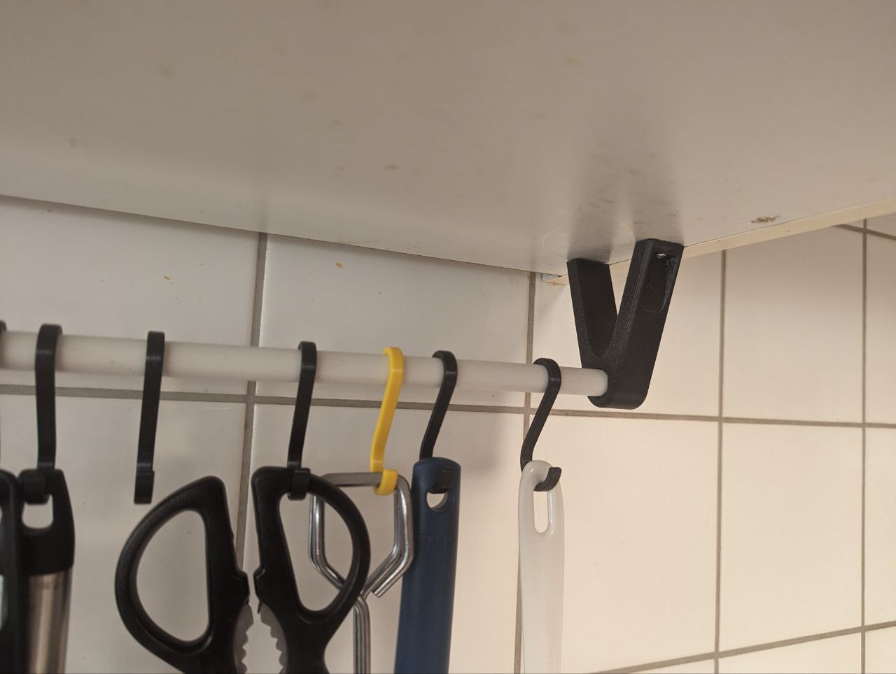 Kitchen attachment for 12mm rods with hooks