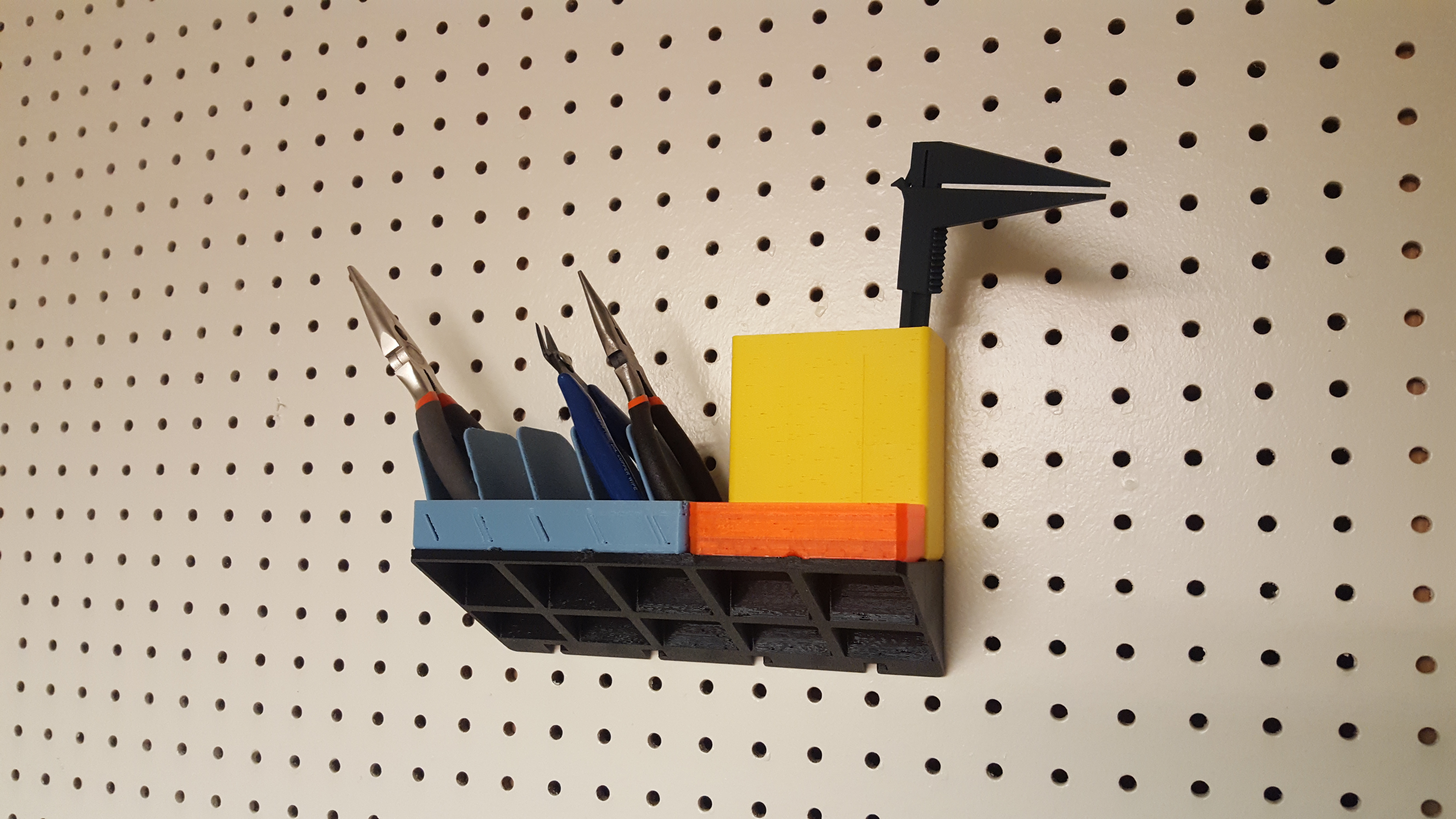 Gridfinity Mount for U.S. Peg Board - Up to 3x6 - No Supports!