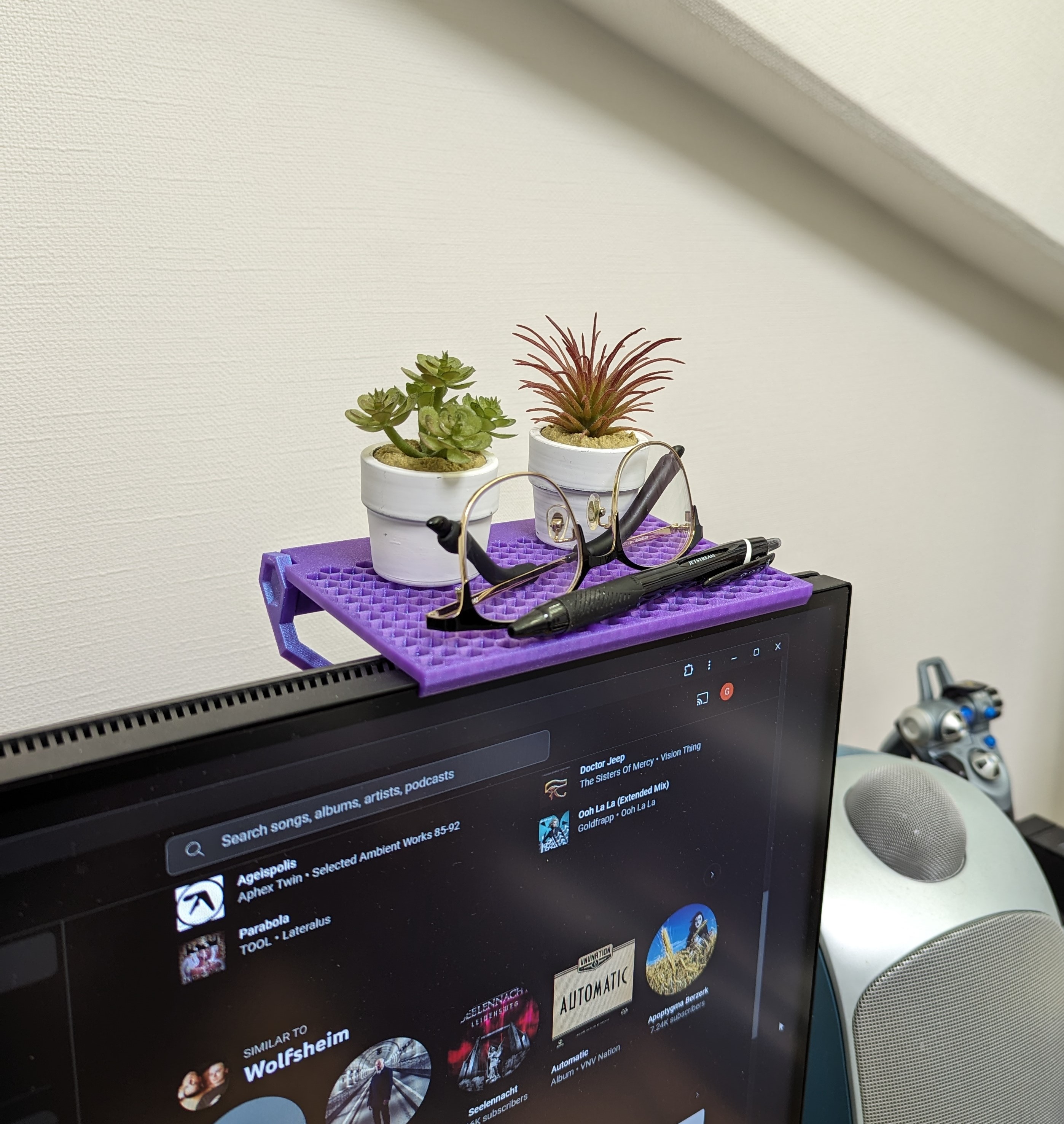 Adjustable Monitor shelf - Fits any display: curved back, thin bezel, laptop, or TV.
