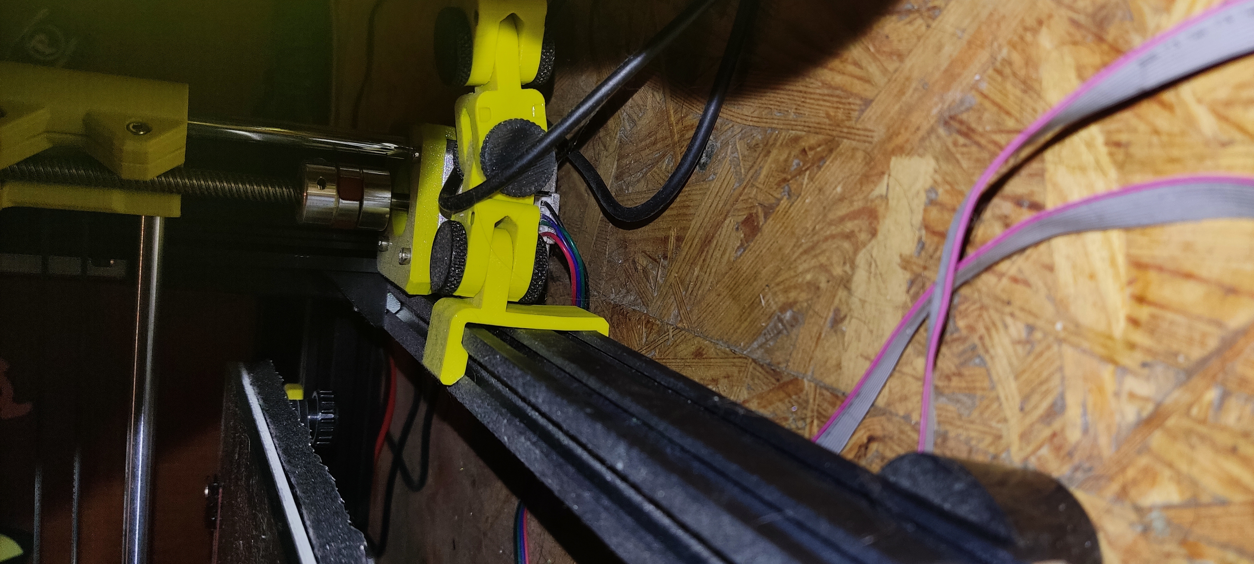 Clamp for 2040 extrusion