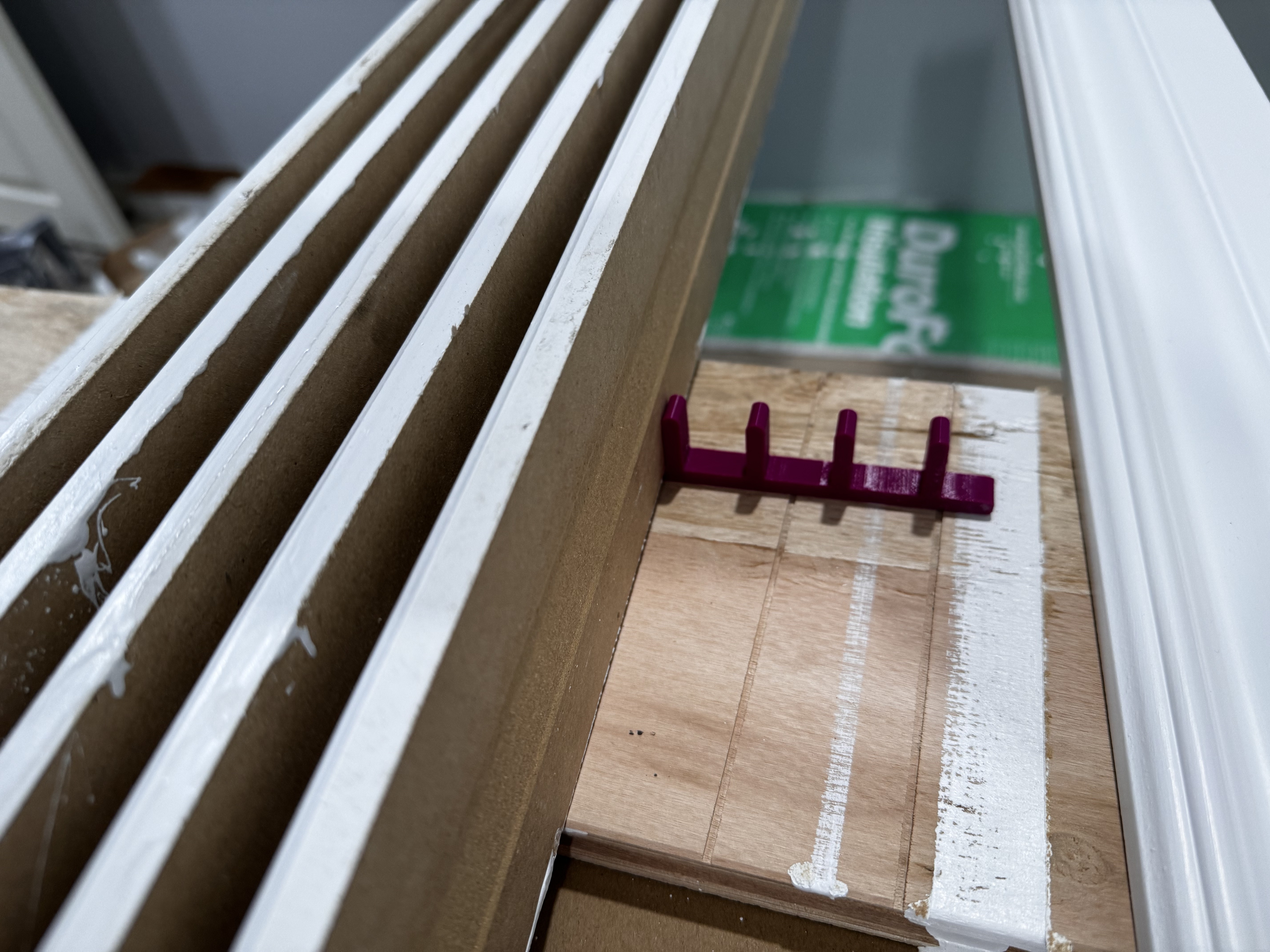 Vertical Trim/Baseboard Tool/Guide