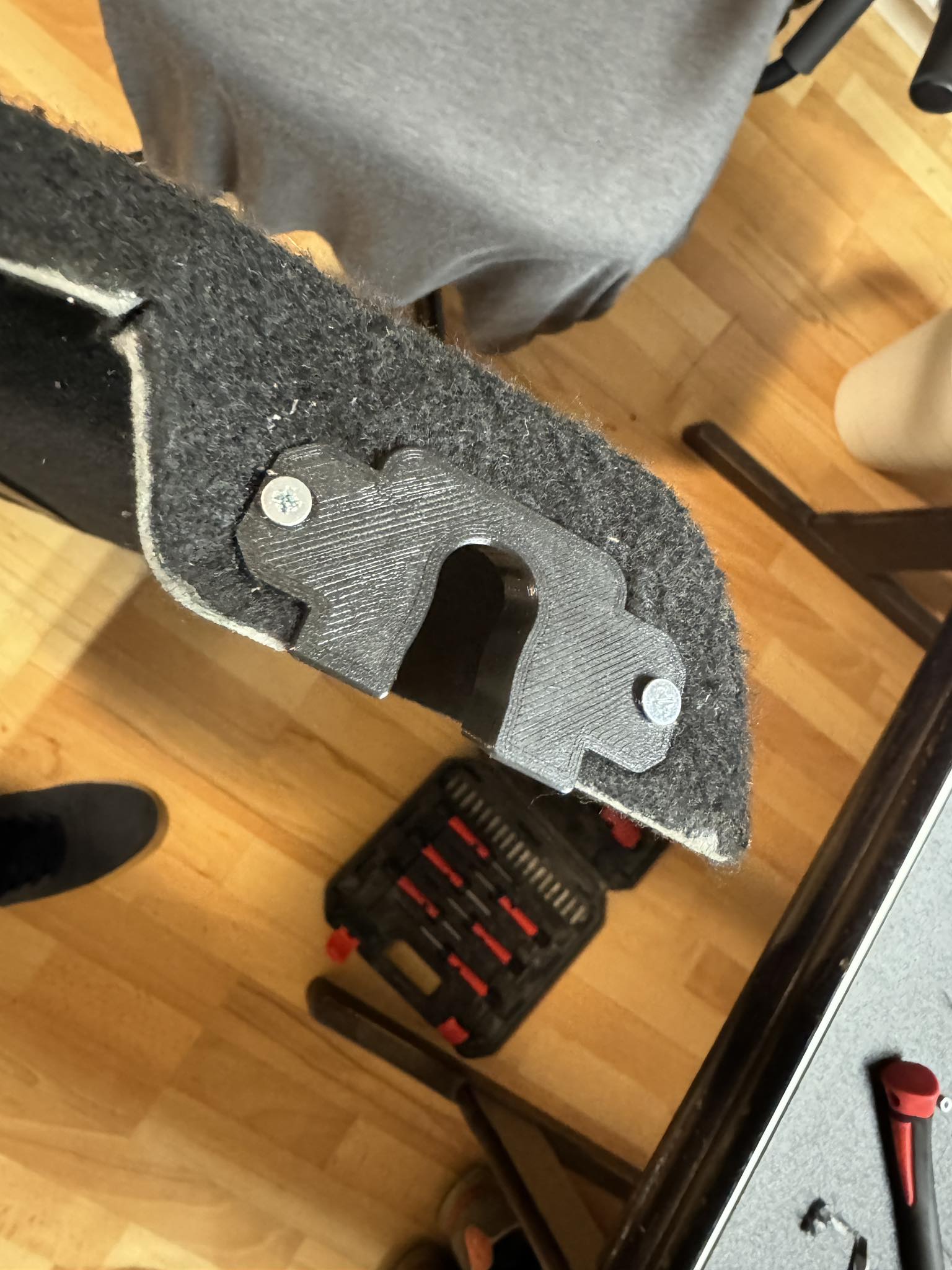 Ford  Fiesta/Focus trunk clip - photo 2