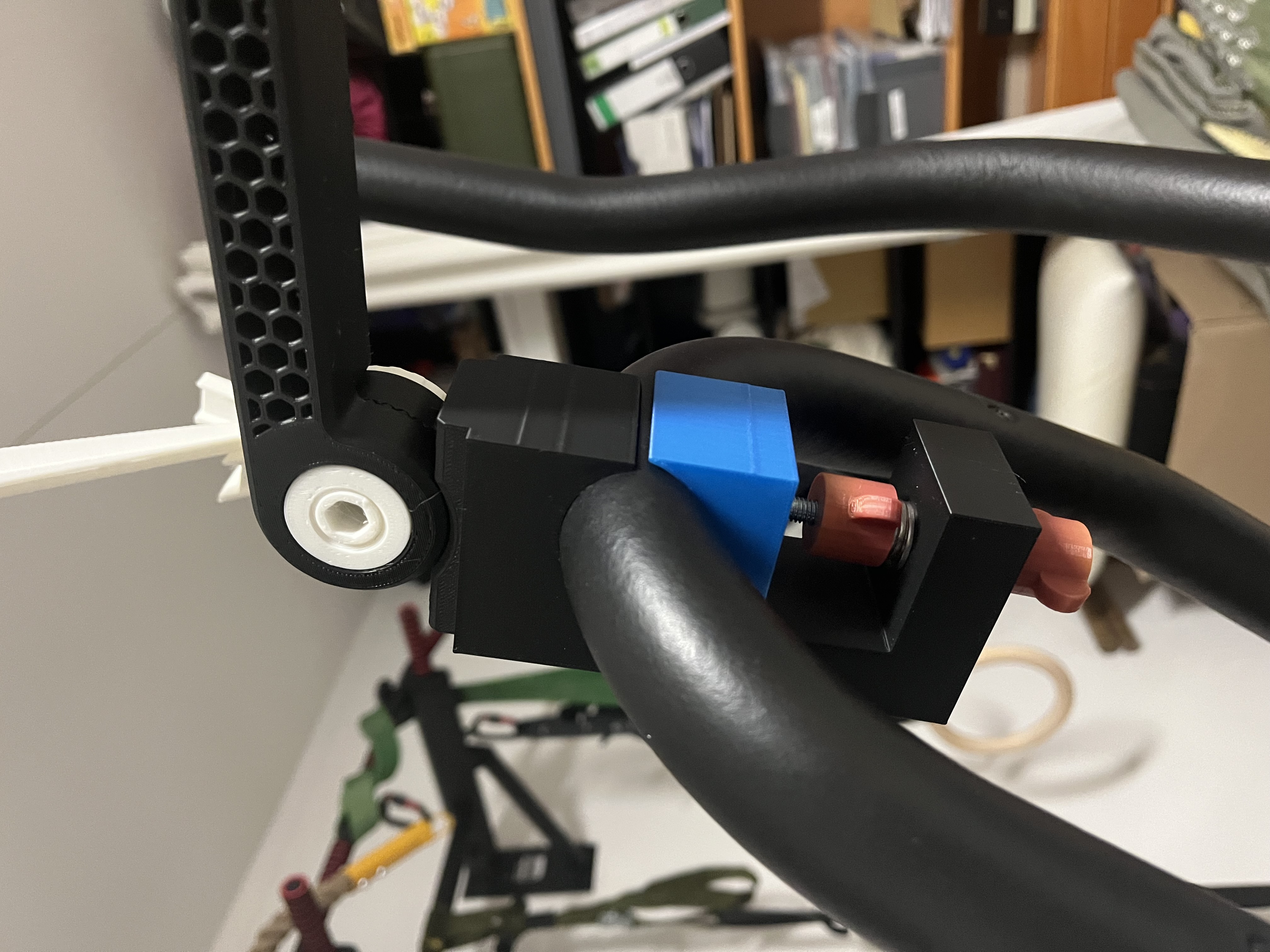 Cross trainer clamp for soft round grip holder. - photo 2