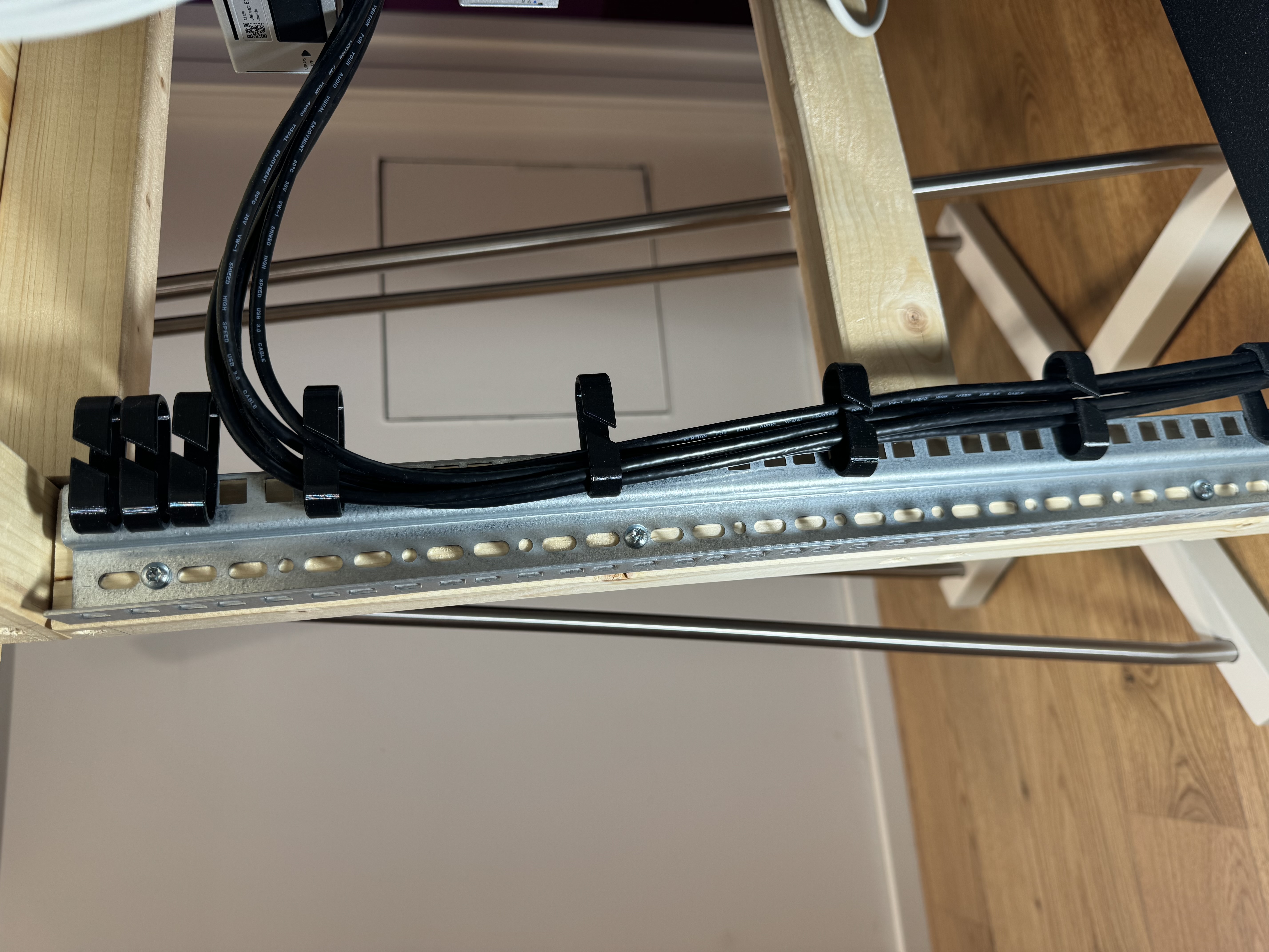 Network rack cable guide - photo 2