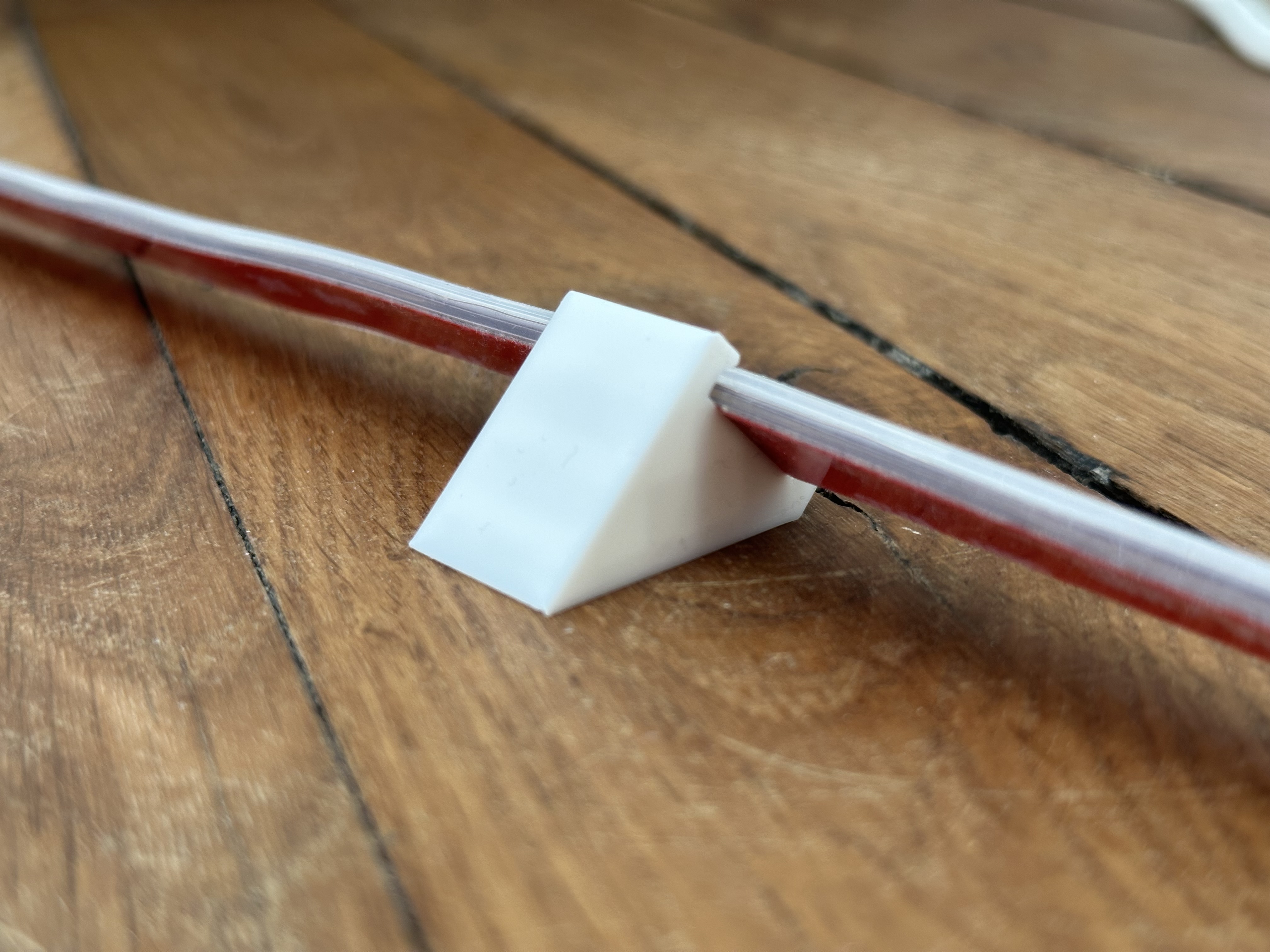 LED Strip Clip with Angle | Nanoleaf Essentials Smart Lightstrip - photo 2