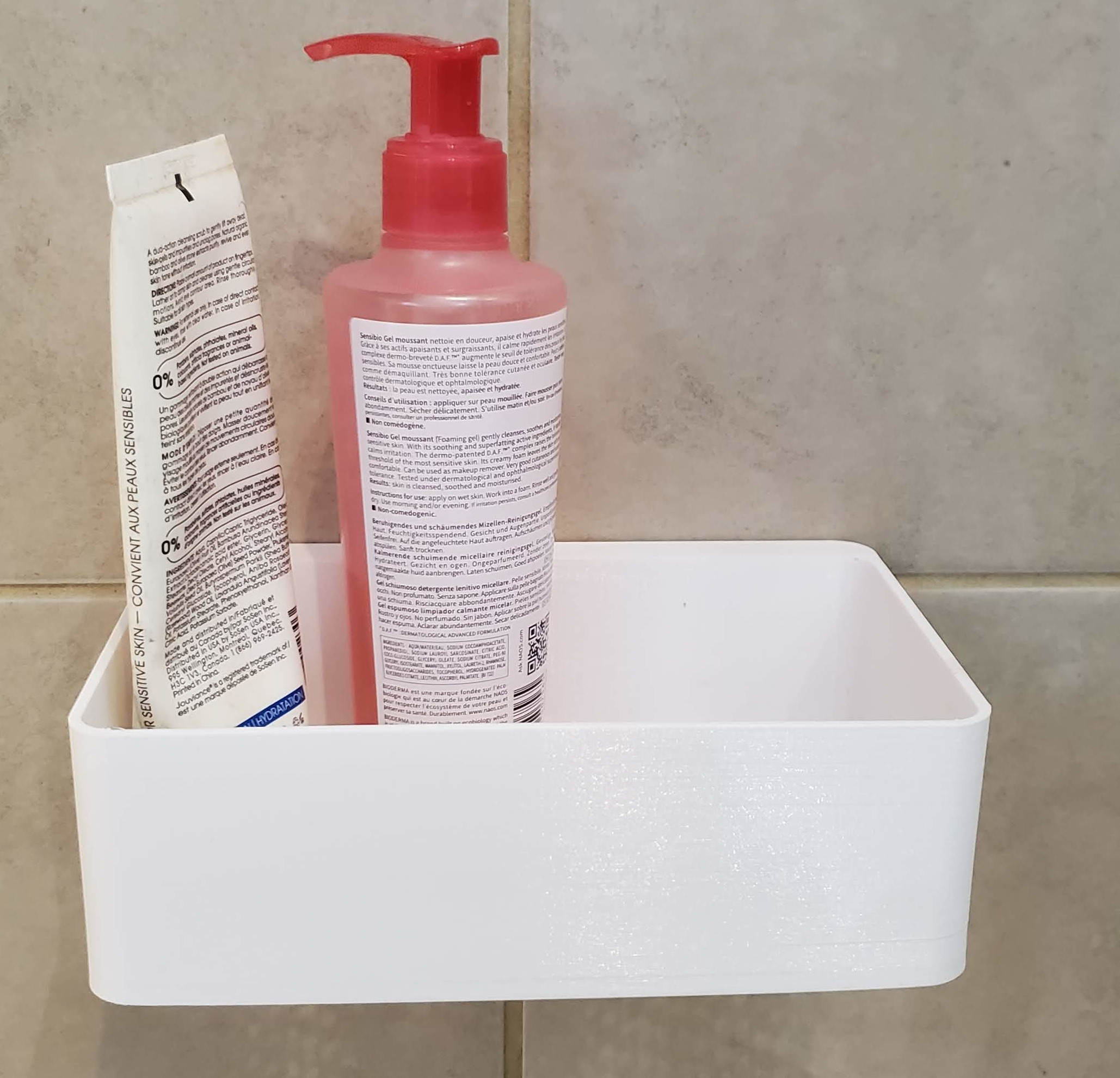 Easy cleaning shelf for bathroom shower