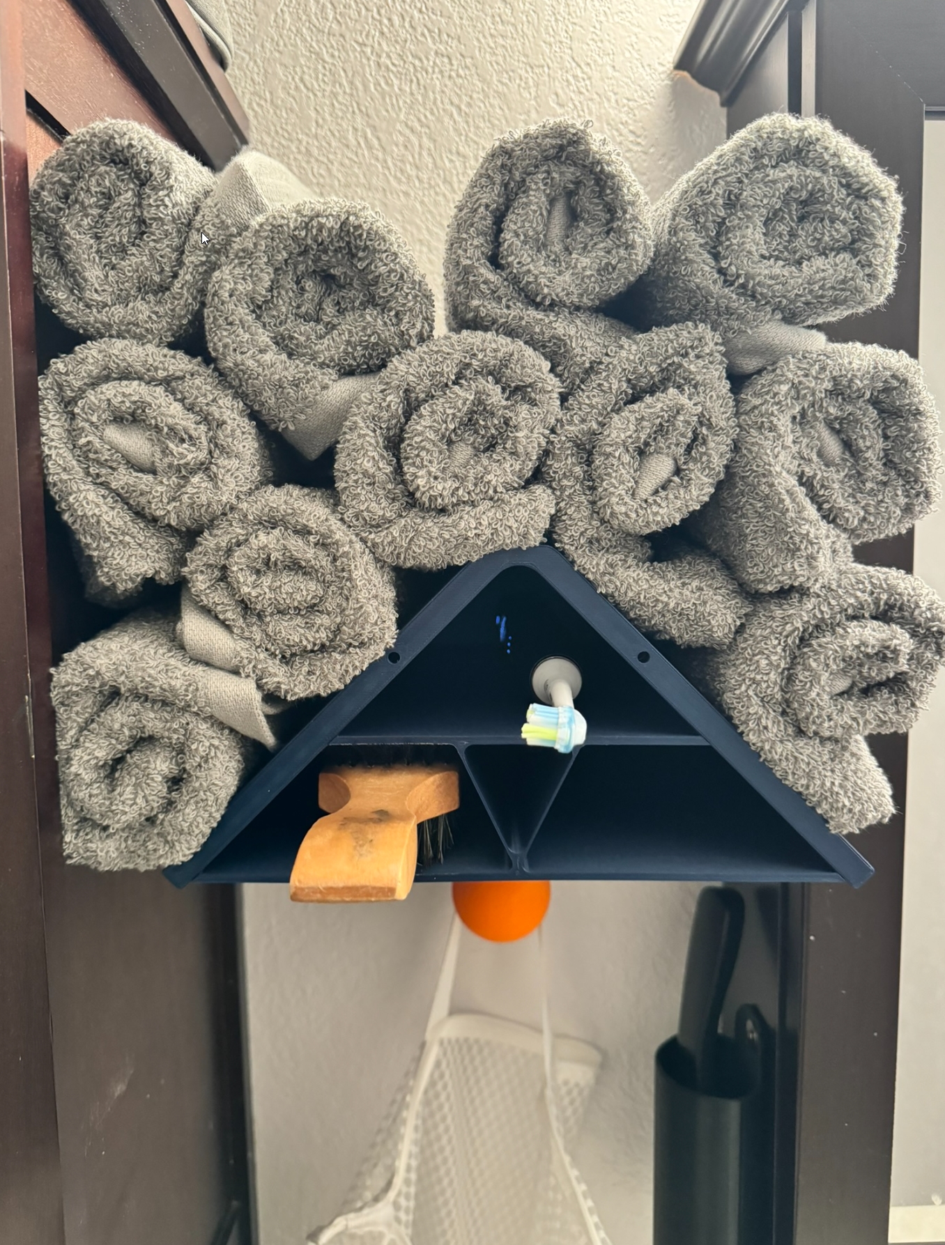 Towel holder shelf for hand towels in bathroom - photo 3