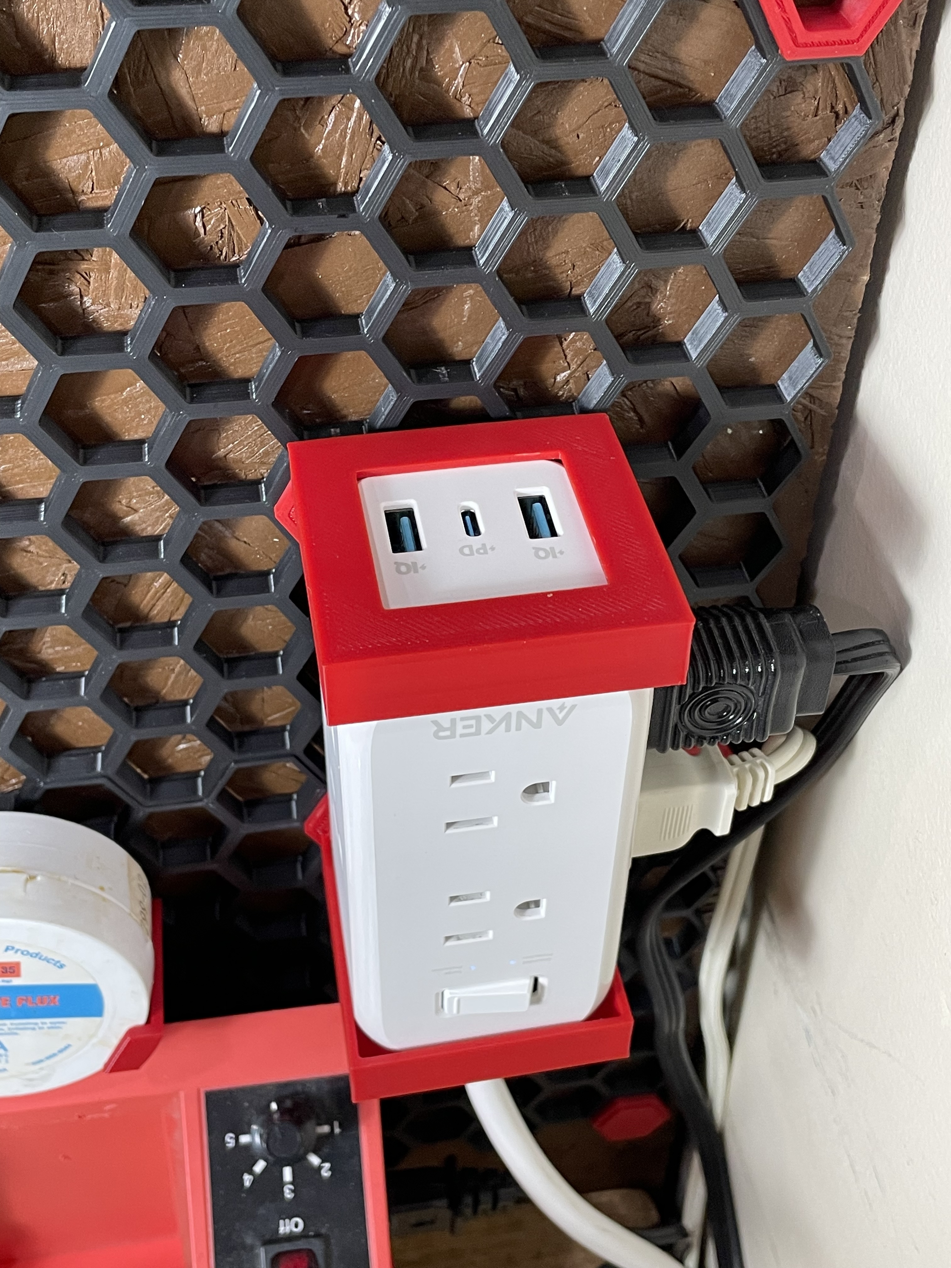 Anker 332 USB-C Power strip HSW (Honeycomb Storage Wall) Mount - photo 2