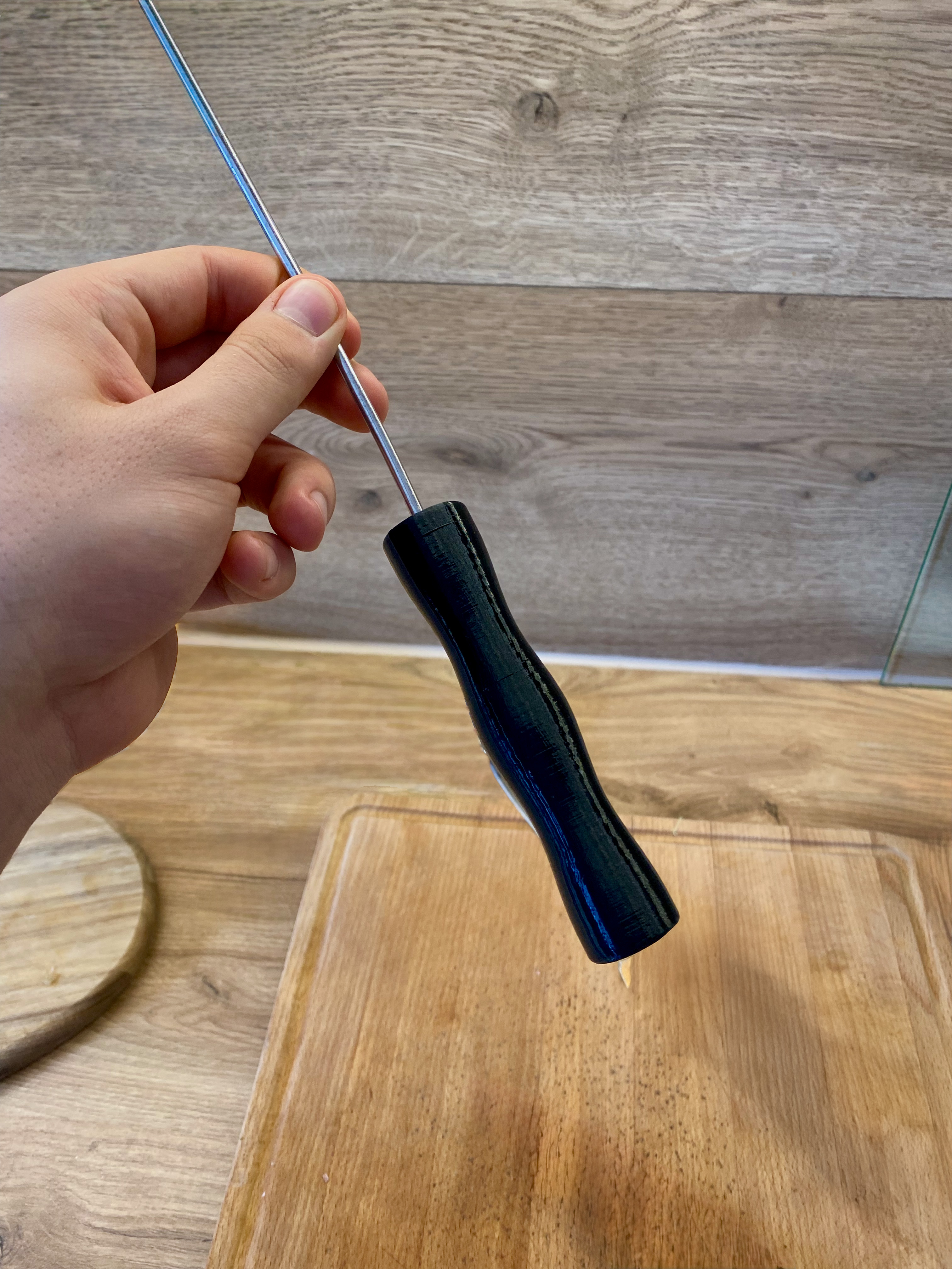 Ergonomic kitchen utensils handle