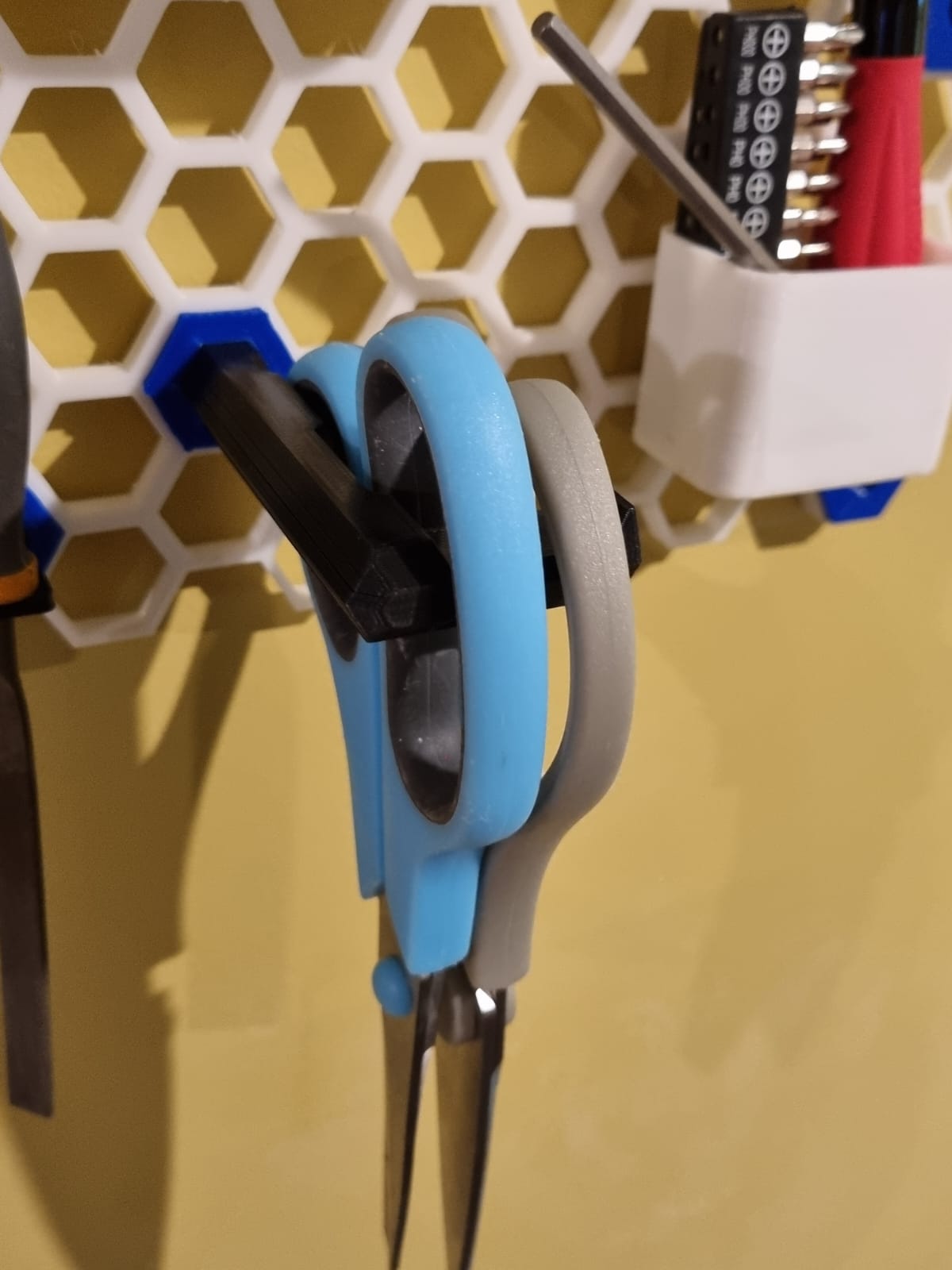 Slim Scissor Rack For Honeycomb Storage Wall