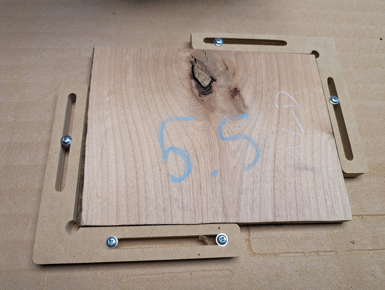 Simple Corner Clamp (Parametric)