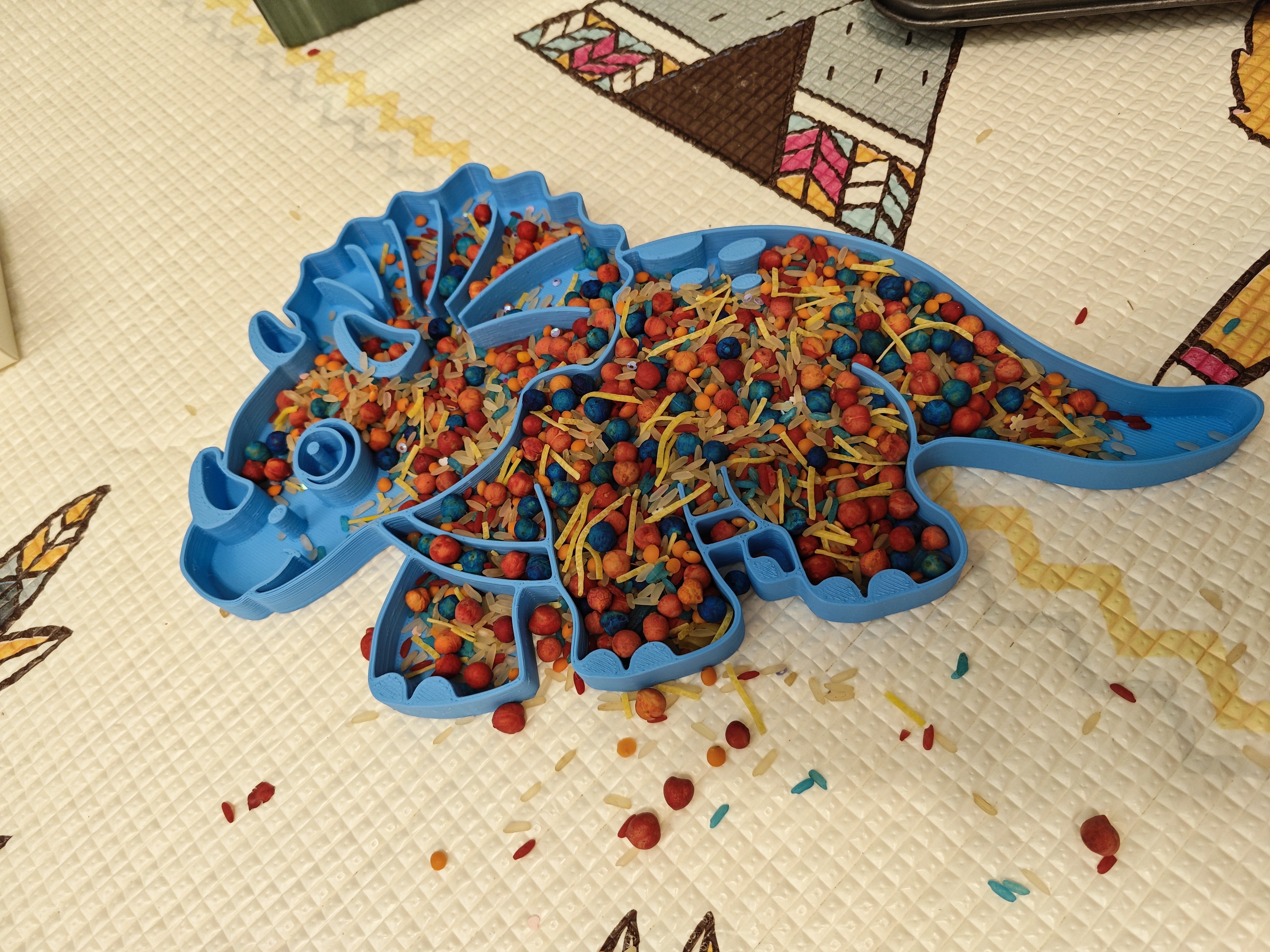 Triceratops - sense play tray - photo 3
