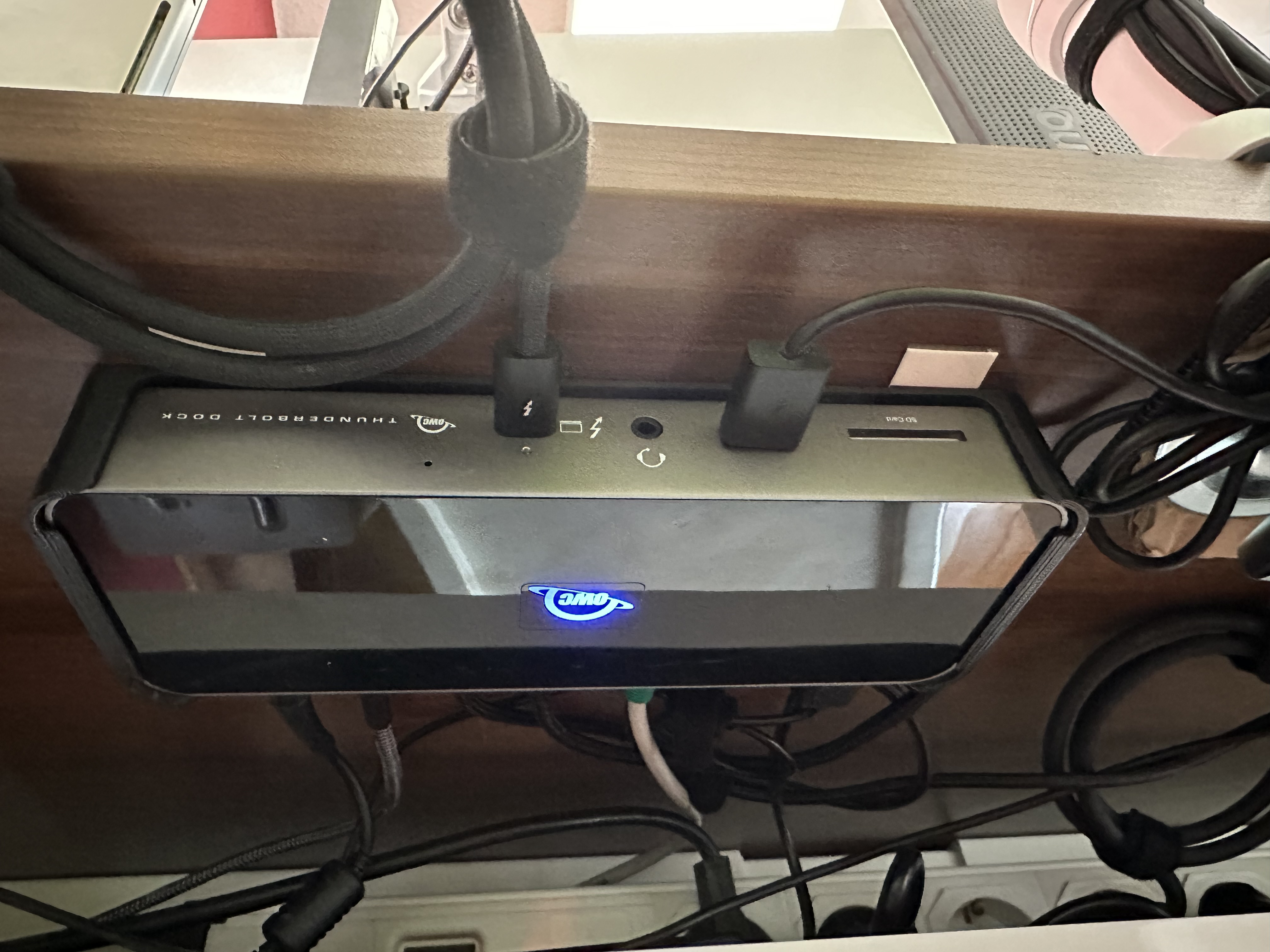 Snap-in mount for OWC Thunderbolt 4 Dock (OWCTB4DOCK)