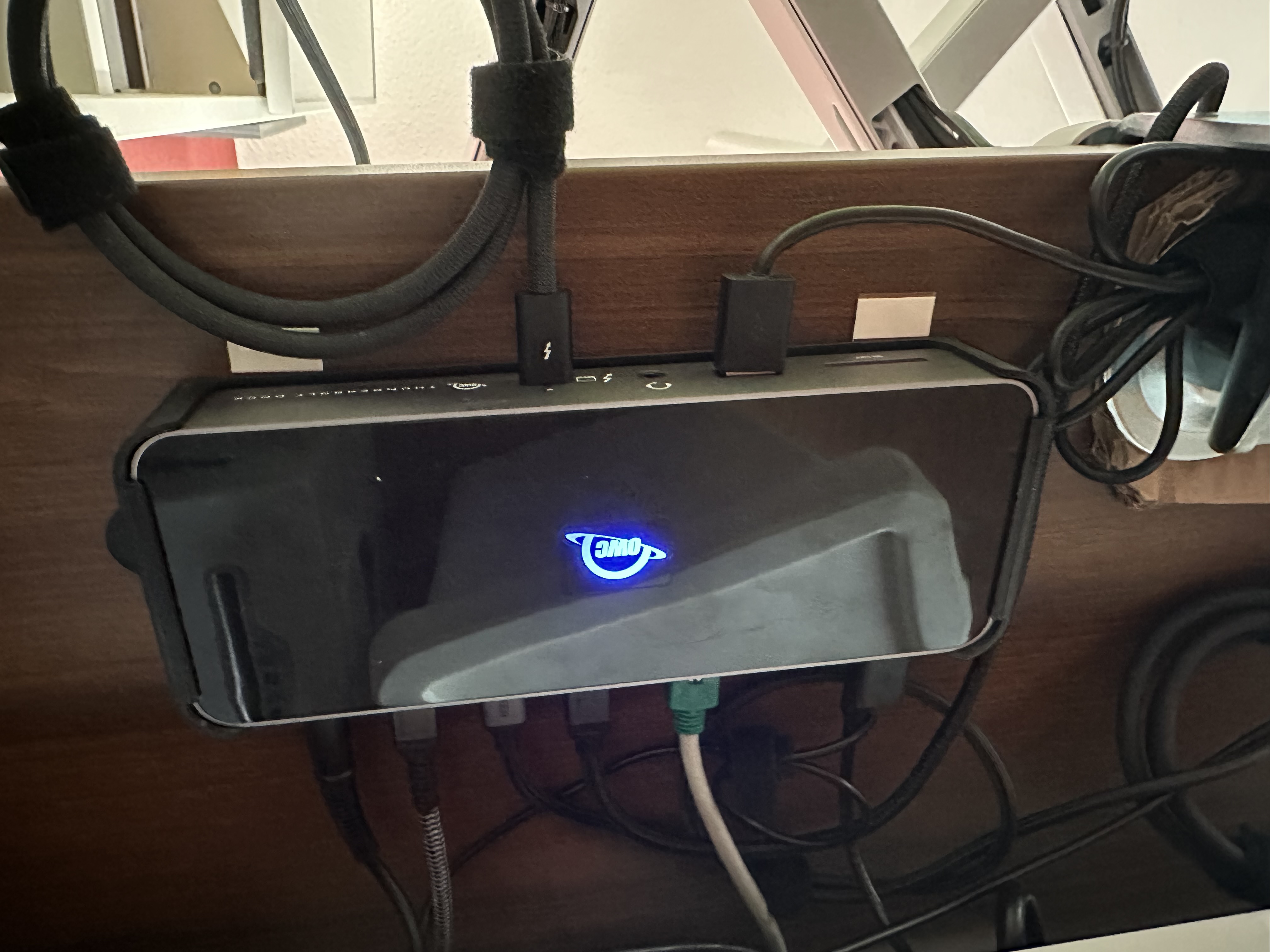 Snap-in mount for OWC Thunderbolt 4 Dock (OWCTB4DOCK) - photo 4