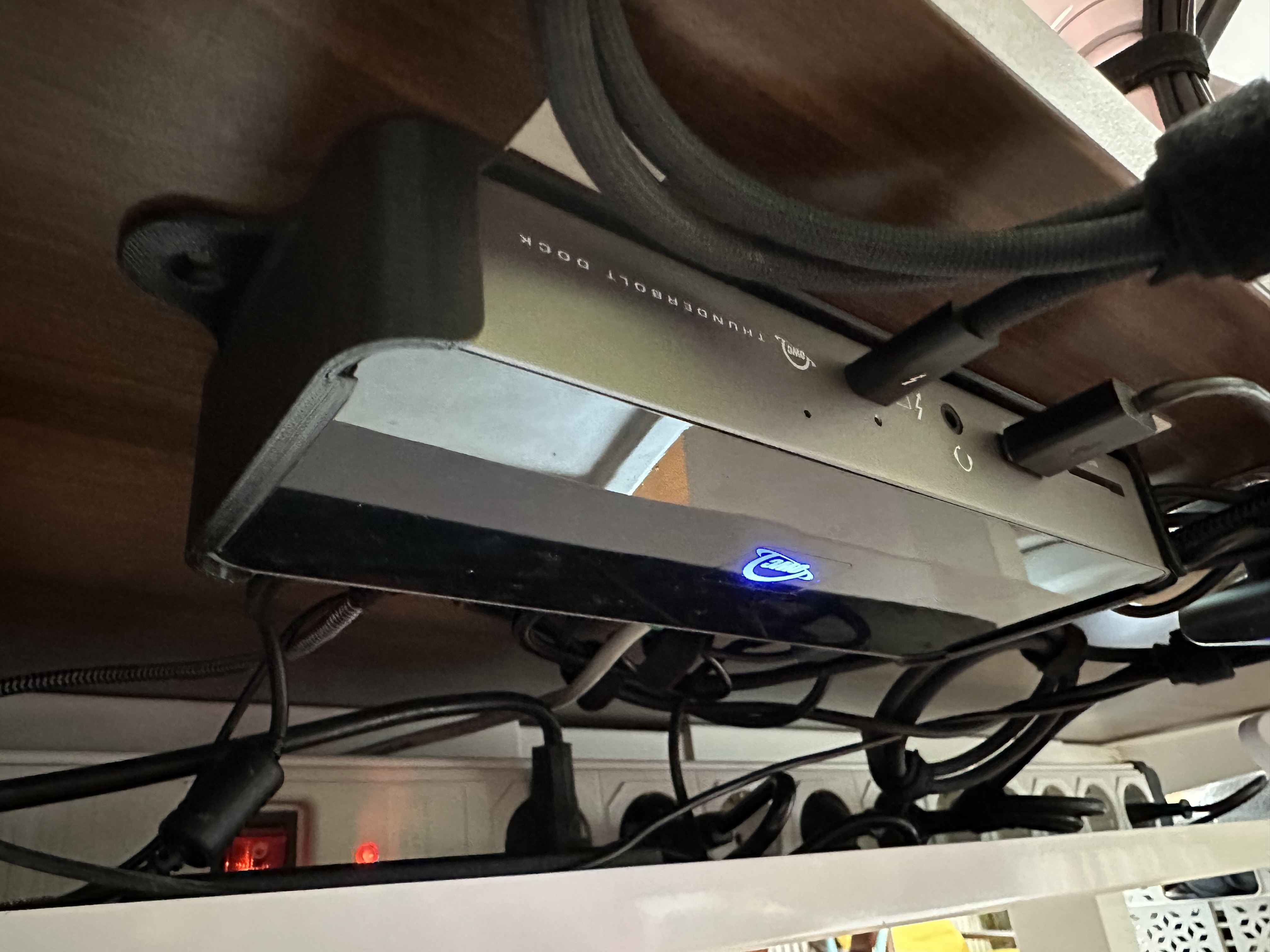 Snap-in mount for OWC Thunderbolt 4 Dock (OWCTB4DOCK) - photo 3
