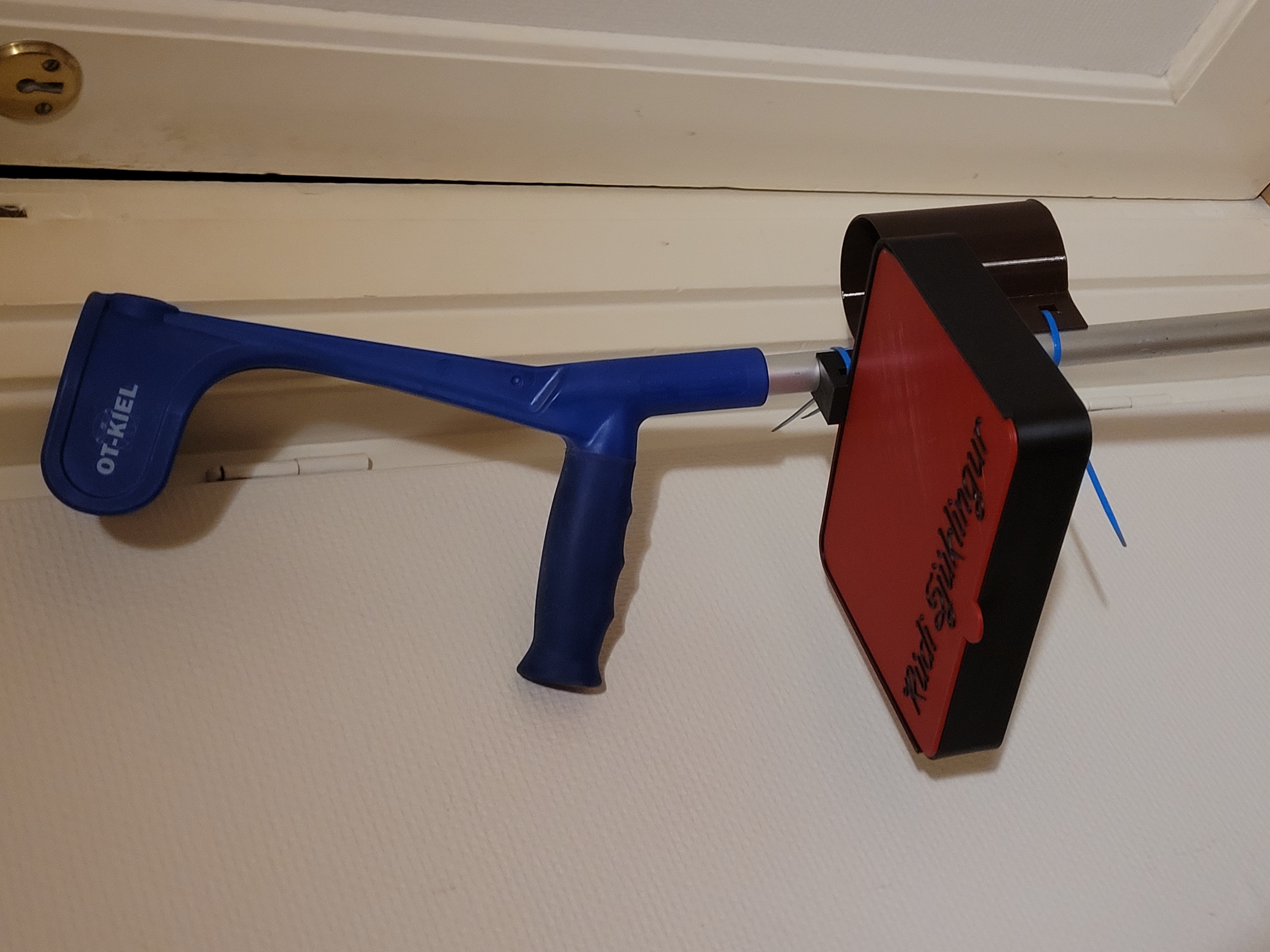 Tray with cover for mounting on crutch - photo 2